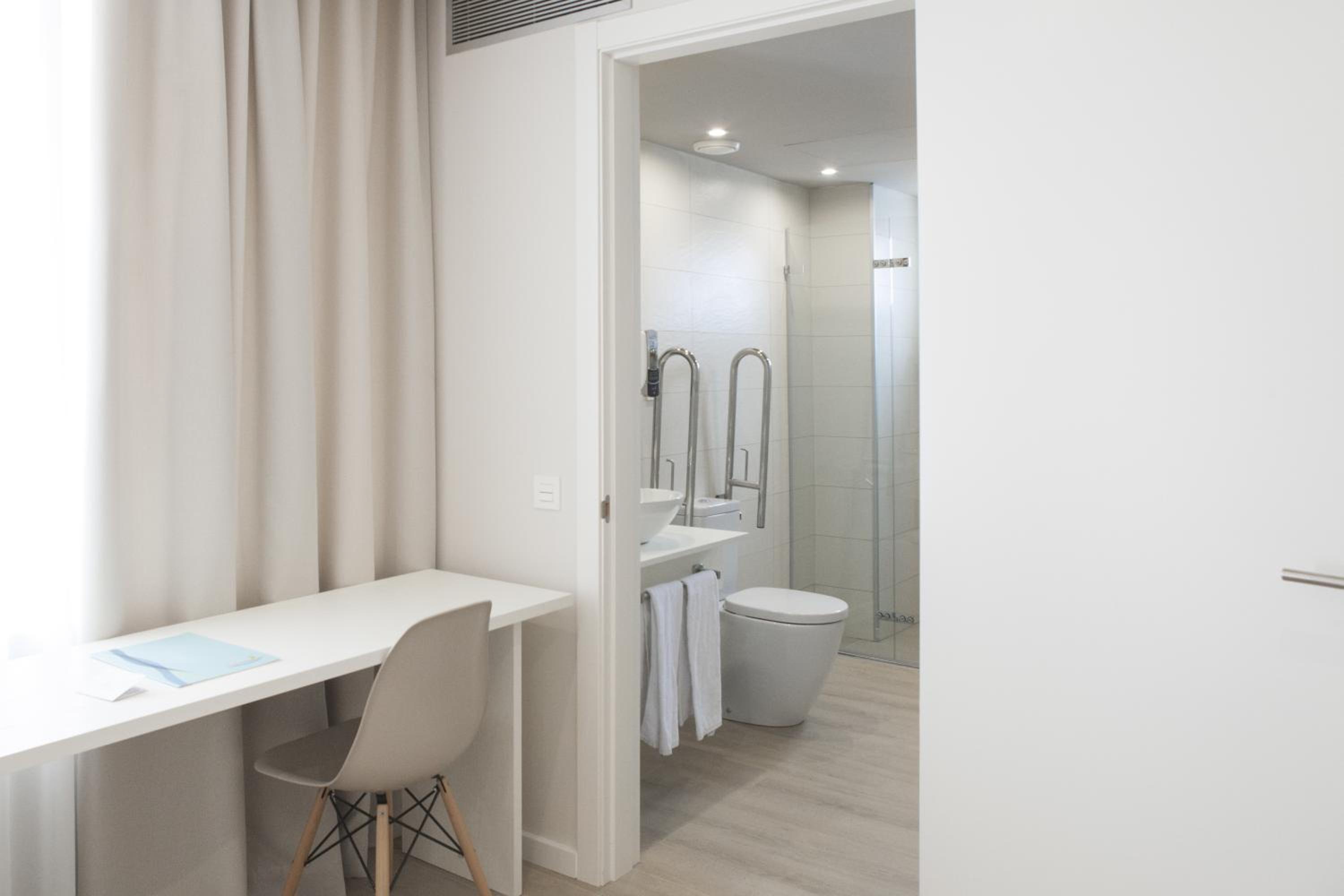 Standard Double or Twin Room - Photo 2