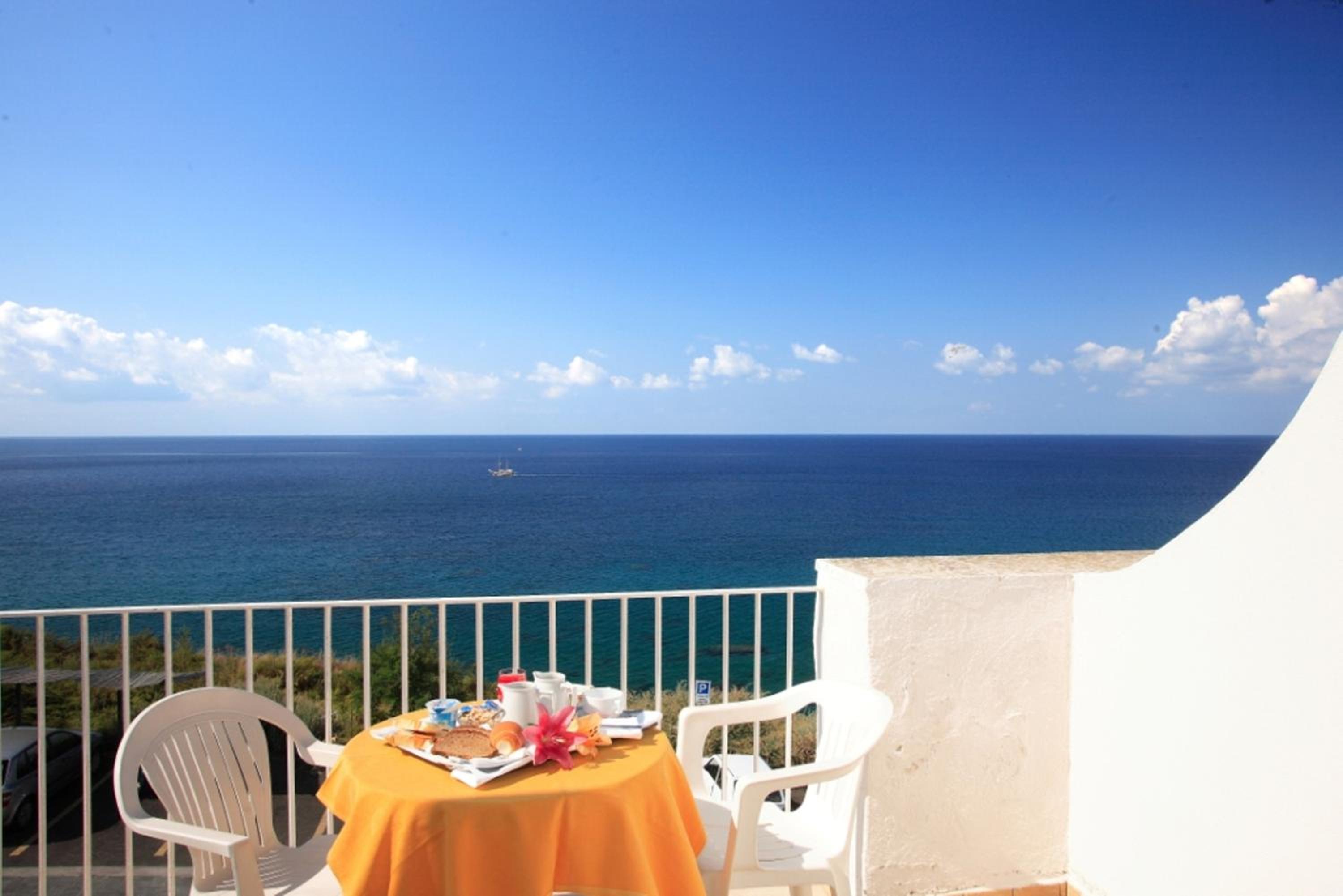Standard Double or Twin Room with Sea View photo 3