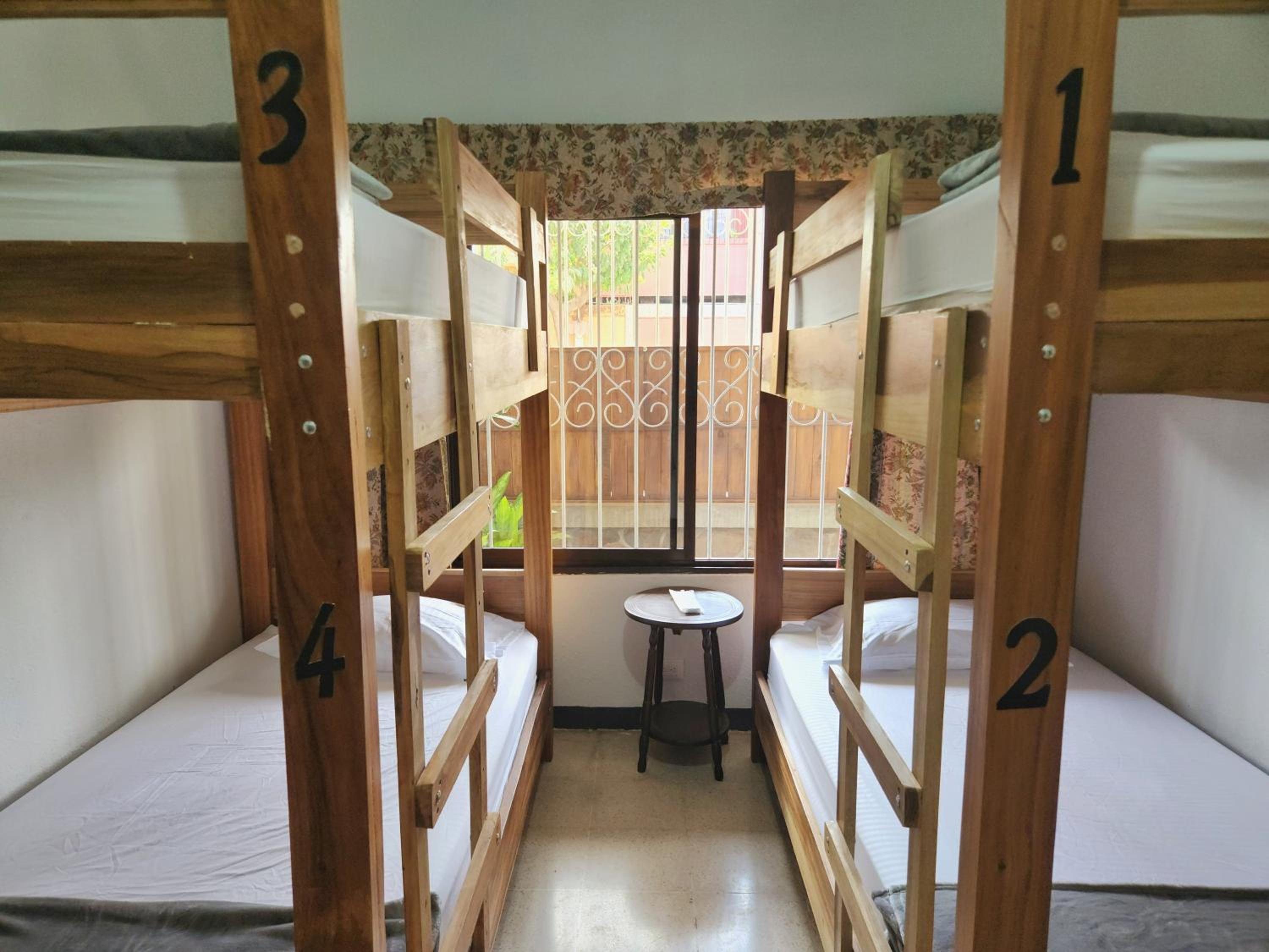 Economy Quadruple Room with Shared Bathroom photo 3
