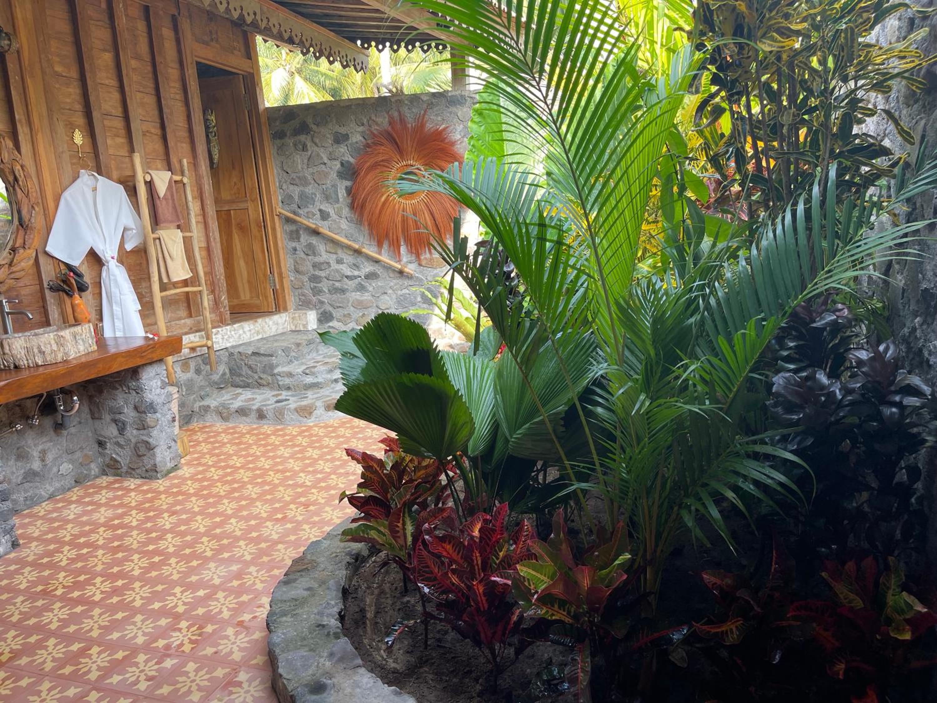 Deluxe Bungalow with Sea View - Photo 26