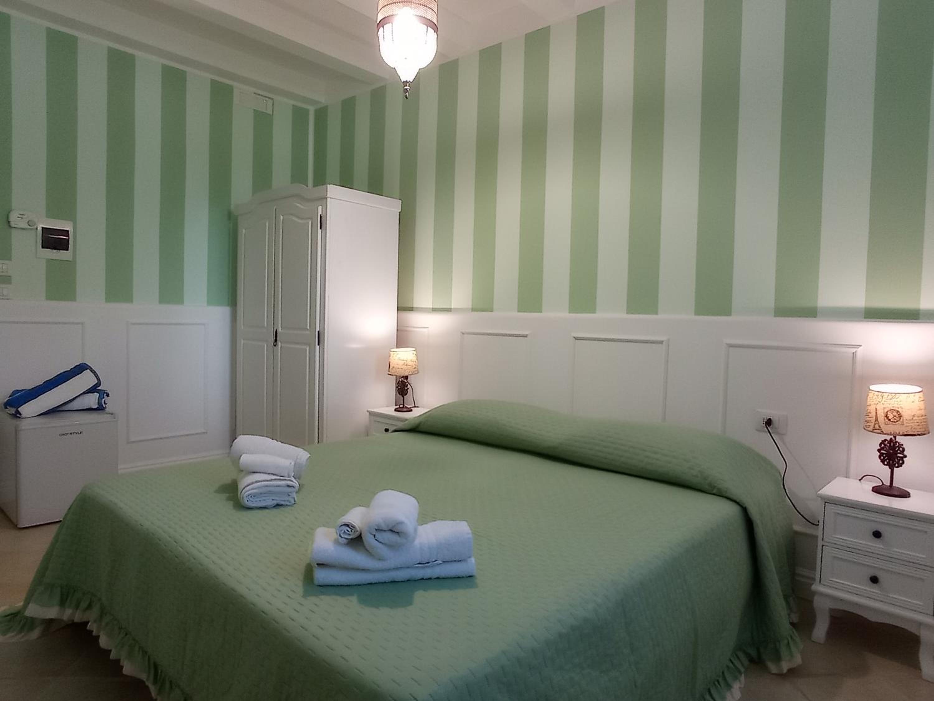 Double or Twin Room - Photo 15