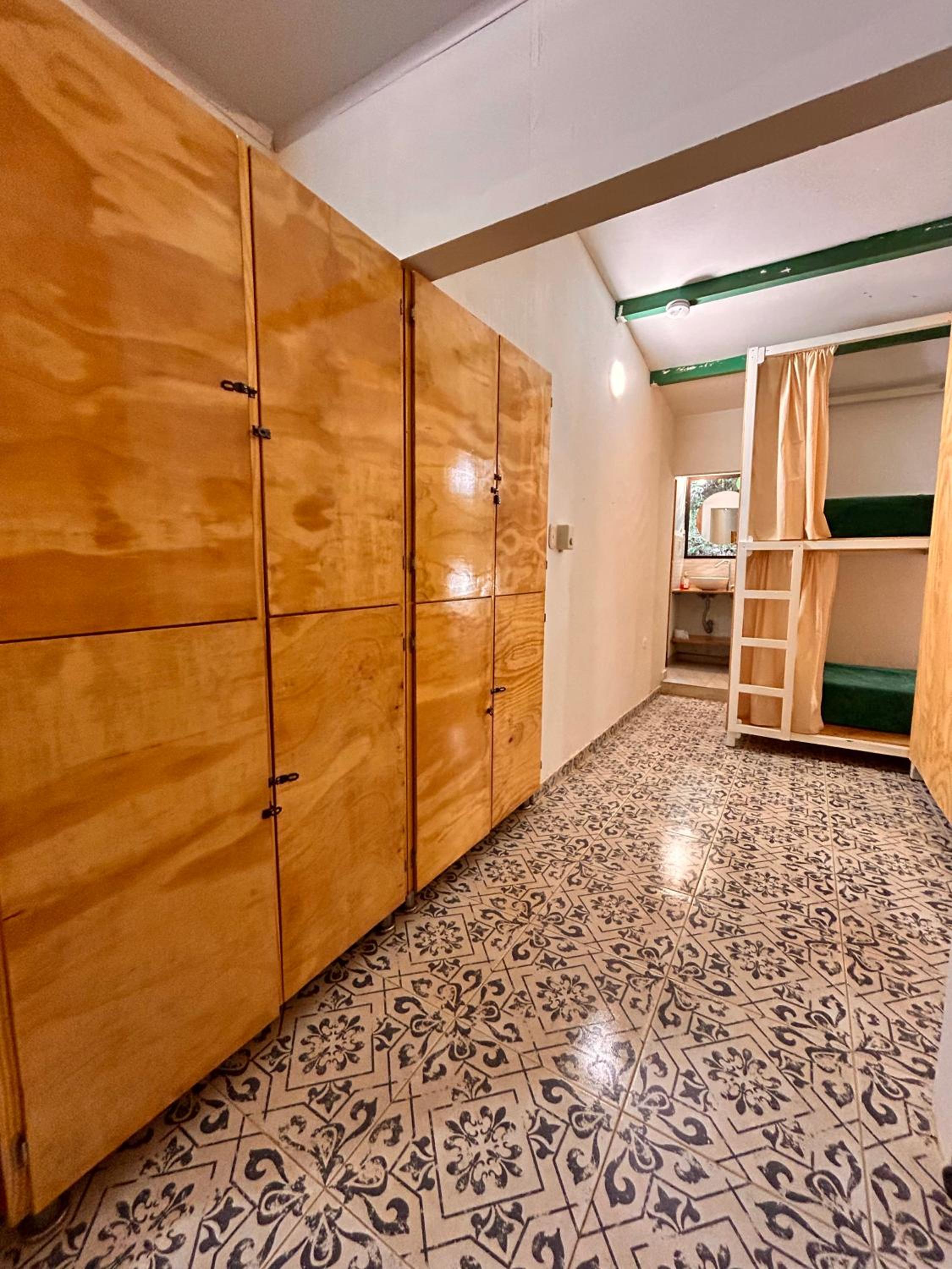 Bed in 8-Bed Mixed Dormitory Room photo 3