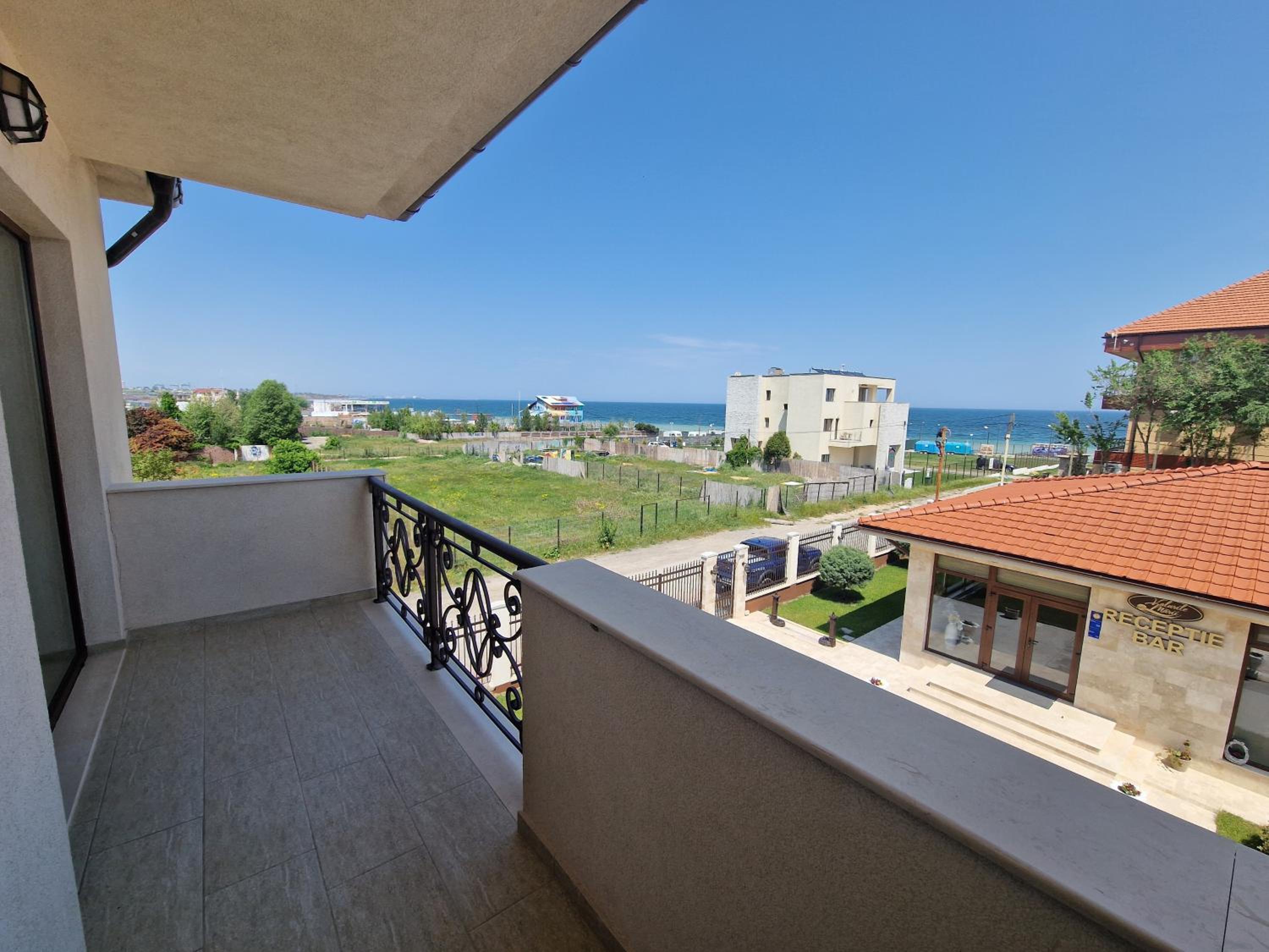 King Room with Balcony - Photo 2