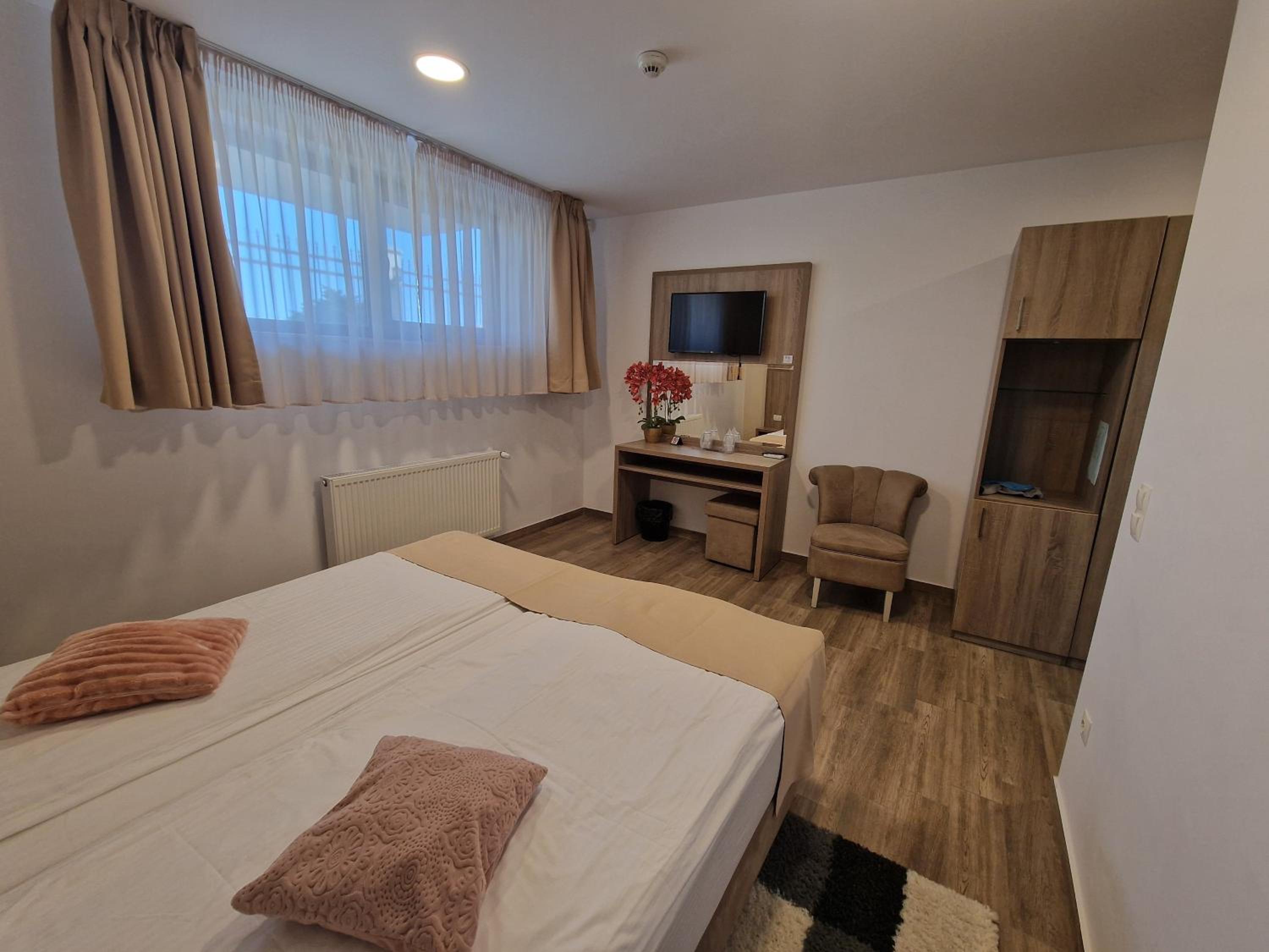 Twin Room - Semi-Basement - Photo 3