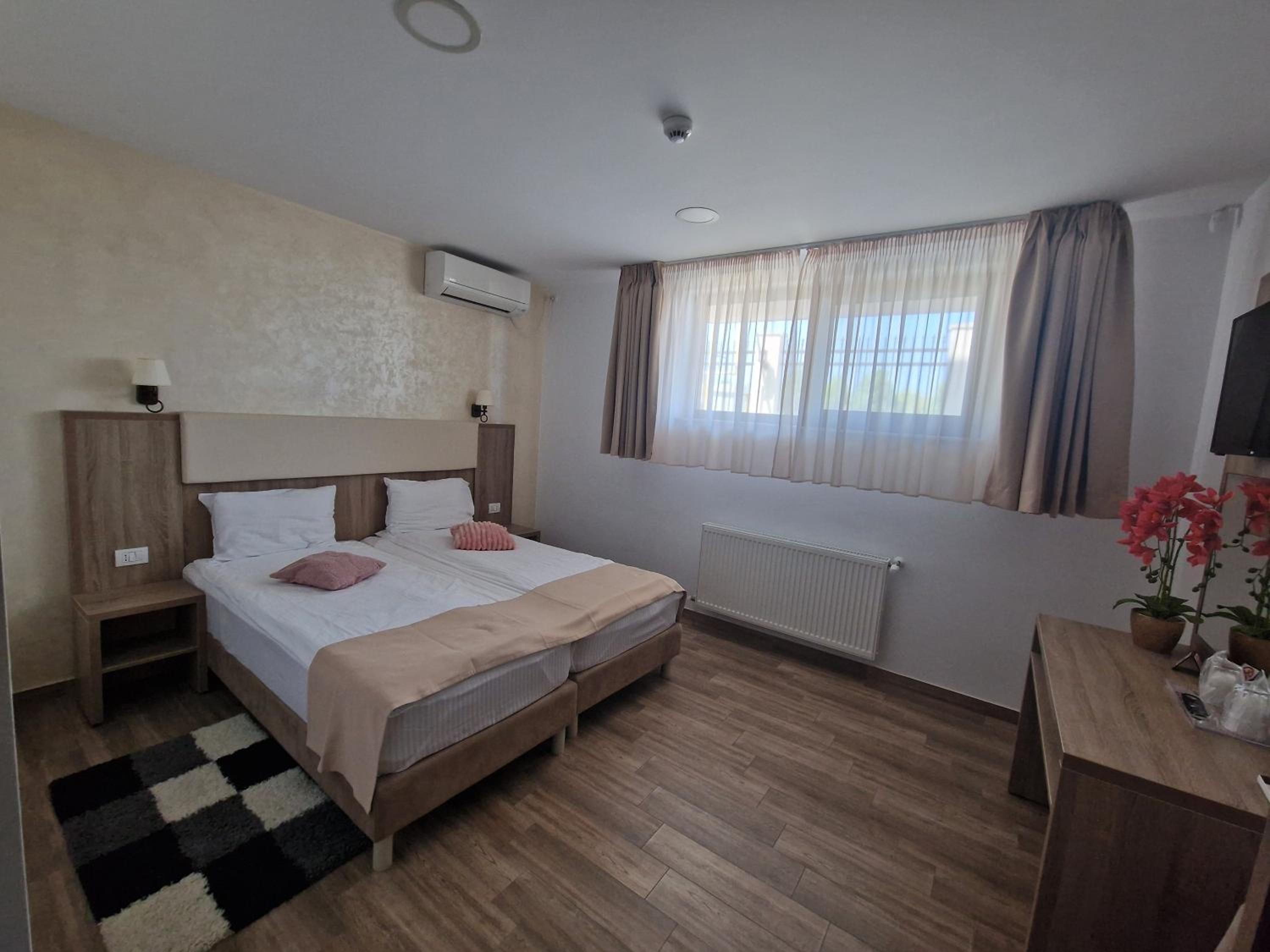 Twin Room - Semi-Basement - Photo 2