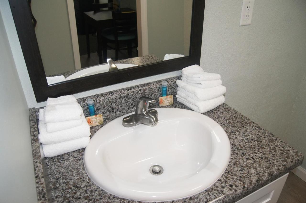 Non-Oceanfront Double Queen with Kitchen photo 2