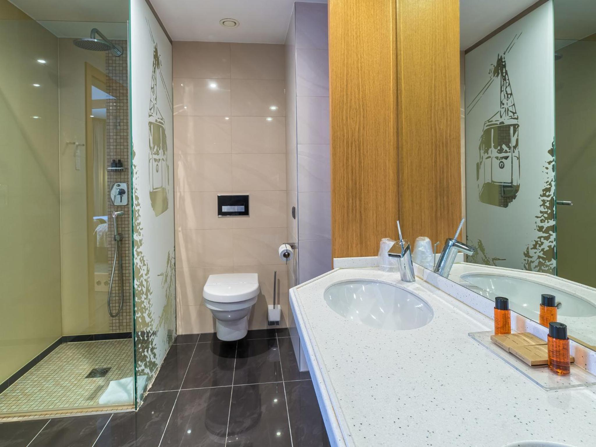 Standard Double or Twin Room with Balcony - Photo 7