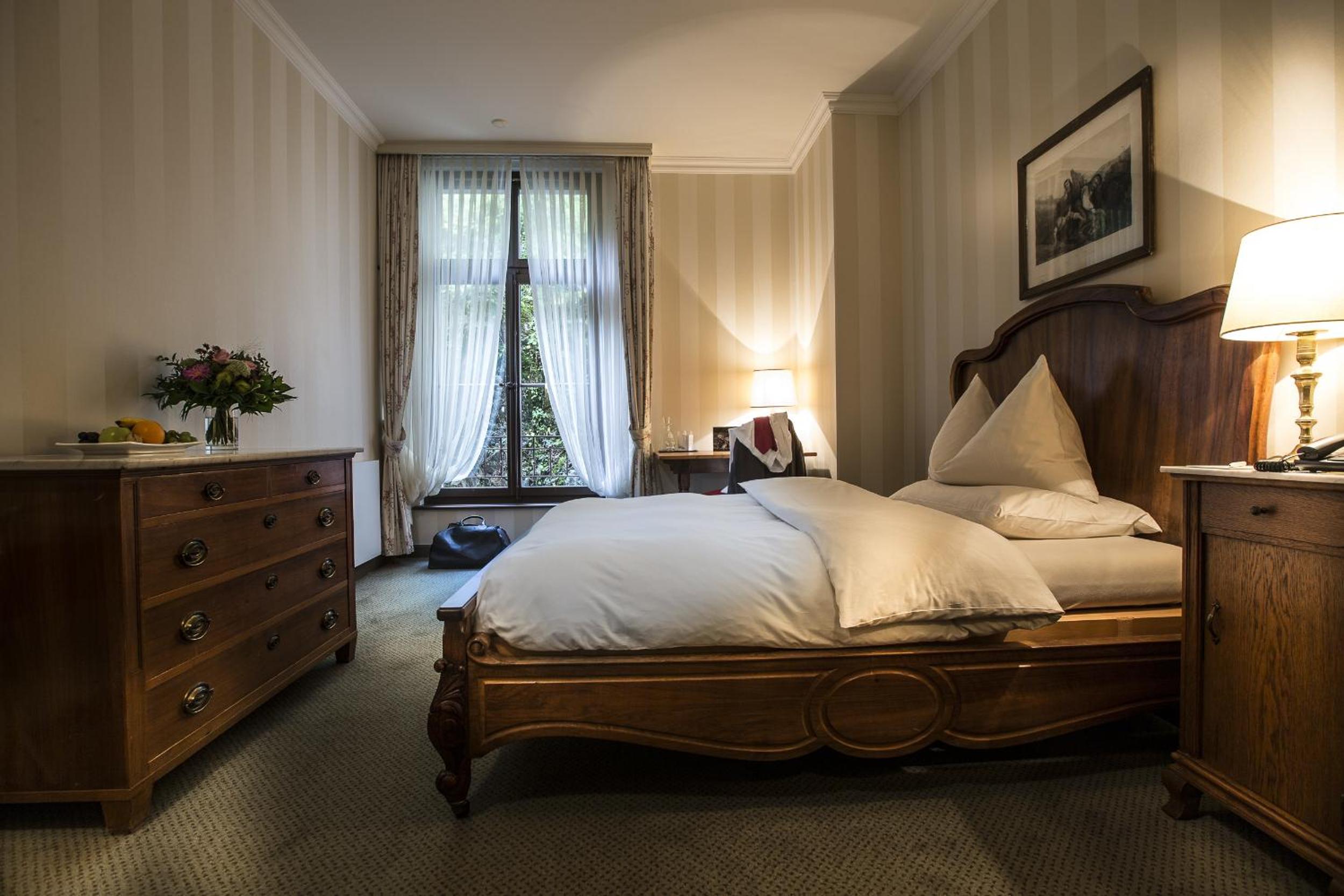Classic double room with rock view