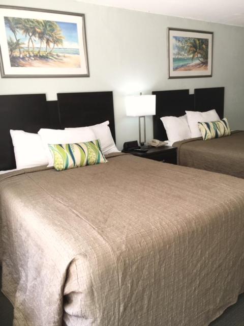 Queen Room with Two Queen Beds and Kitchenette - Photo 3