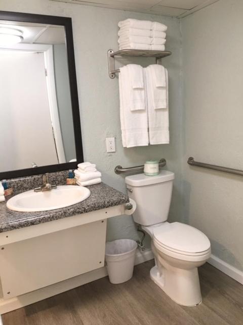 Non-Oceanfront Double Queen Room-Accessible - Photo 2