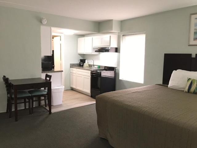 Non-Oceanfront King Room with Kitchen  - Photo 1
