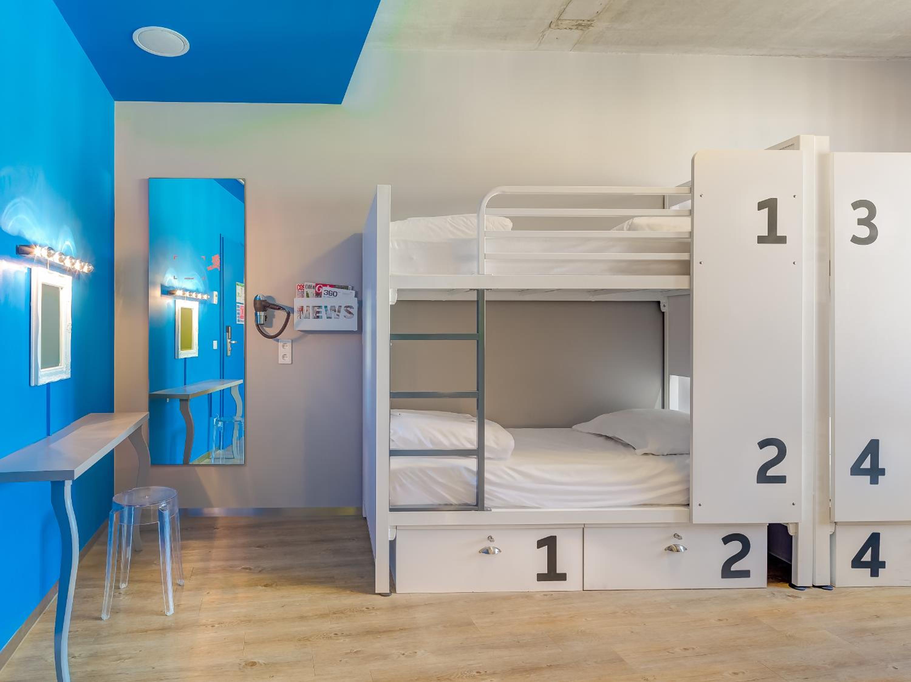 Bed in 6-Bed Female Dormitory Room with Private Bathroom