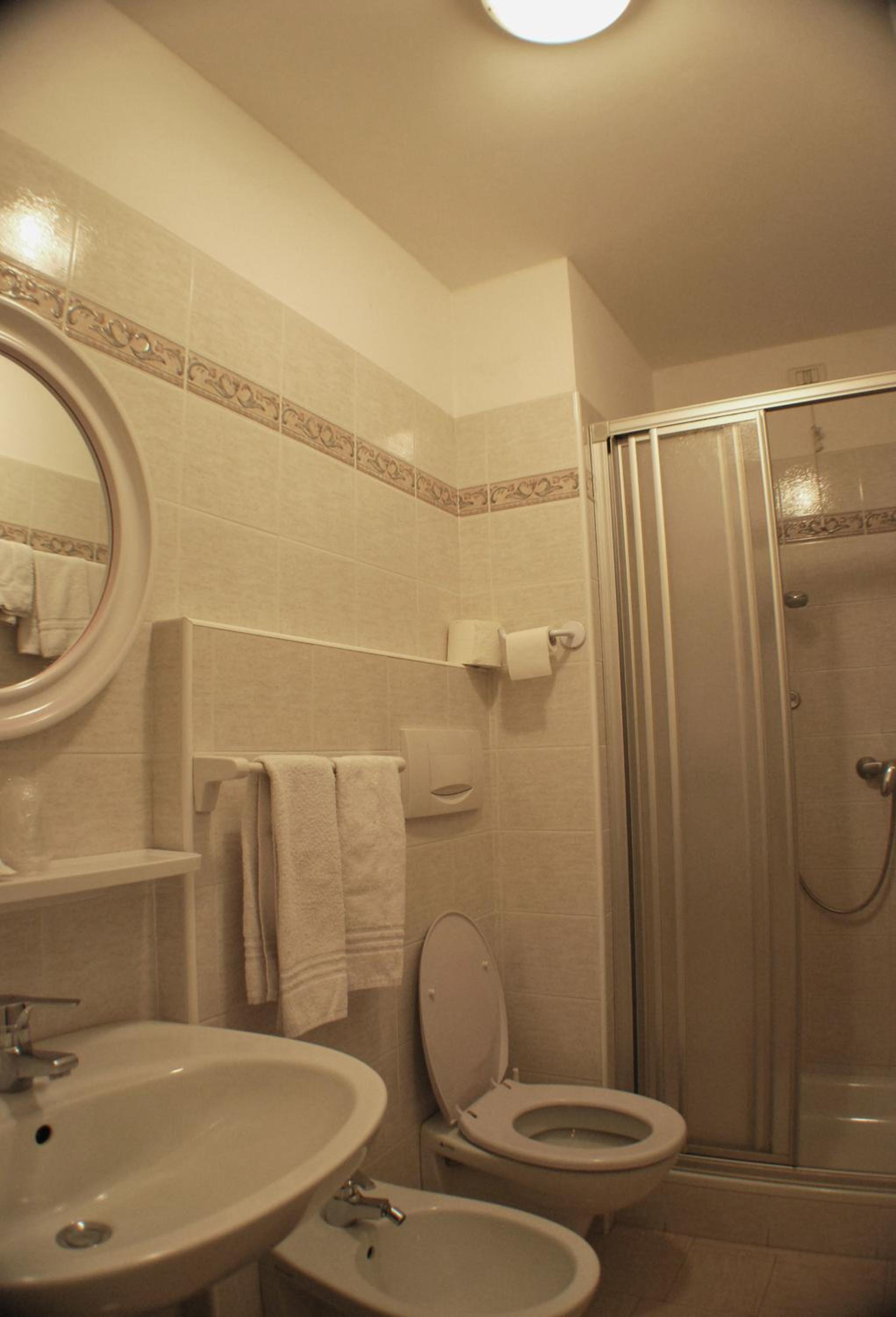 Double Or Twin Room With Bathroom photo 2