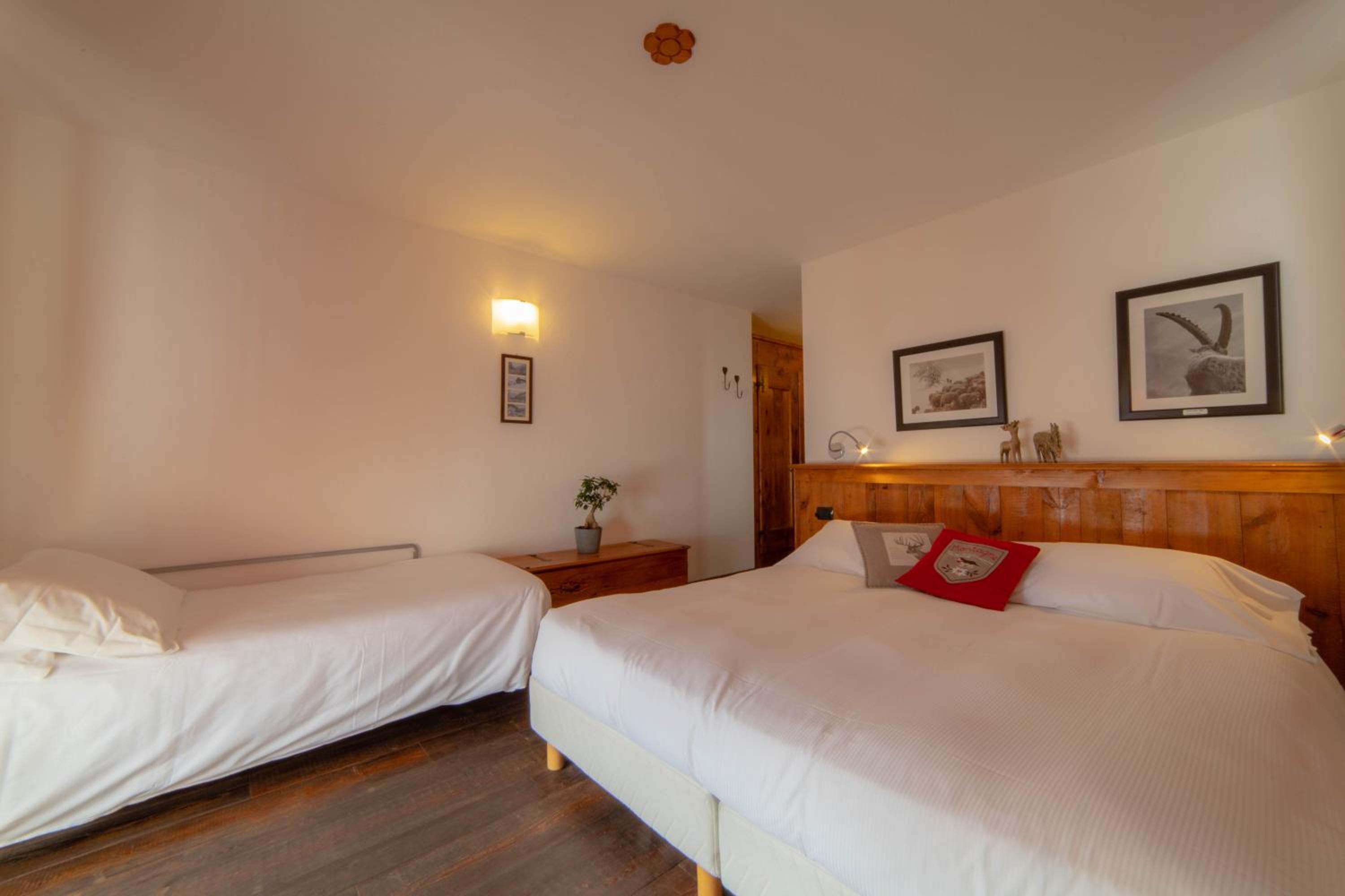 Double Room with Extra Bed - Photo 1