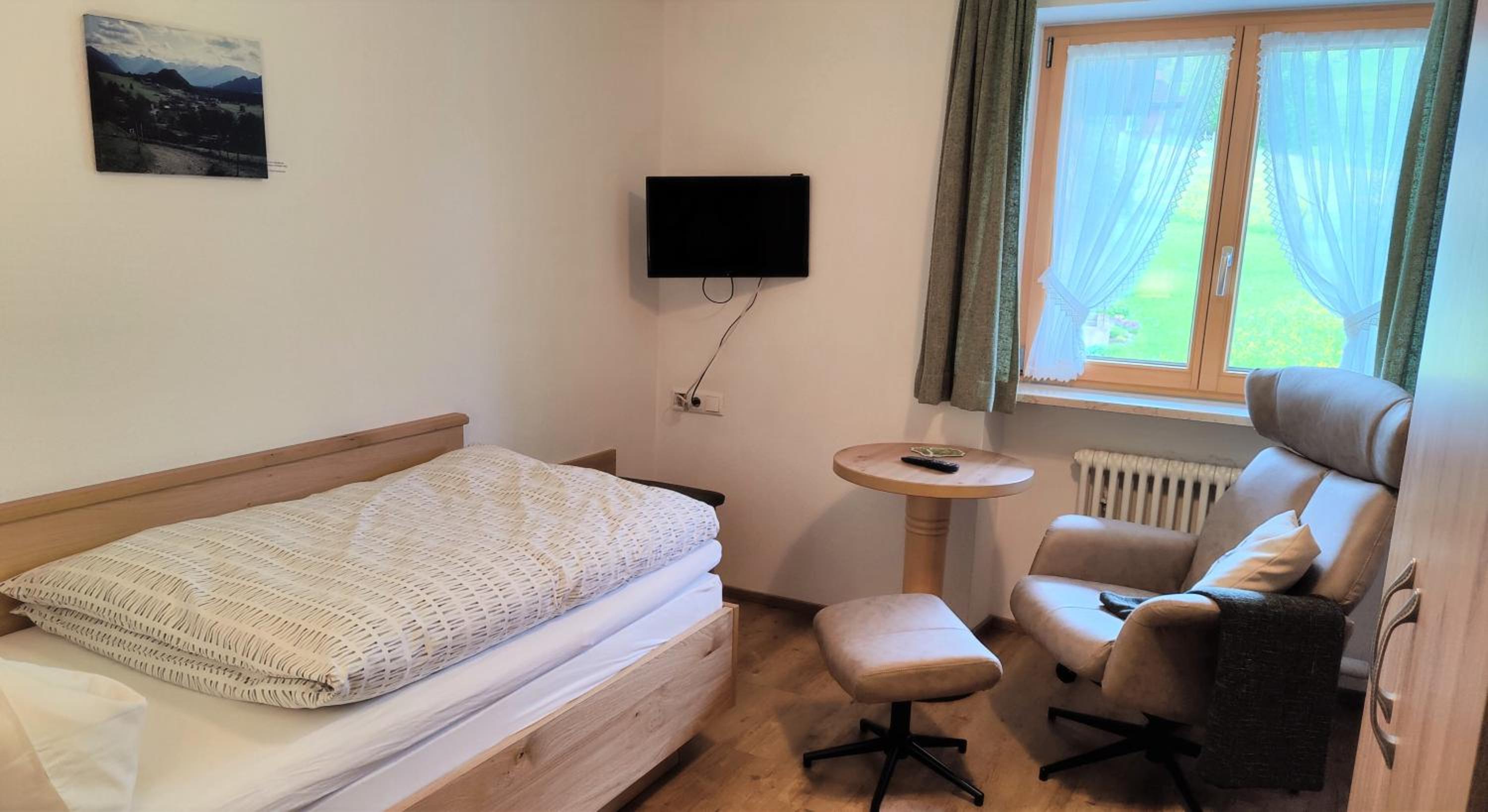 Single Room with Mountain View photo 1