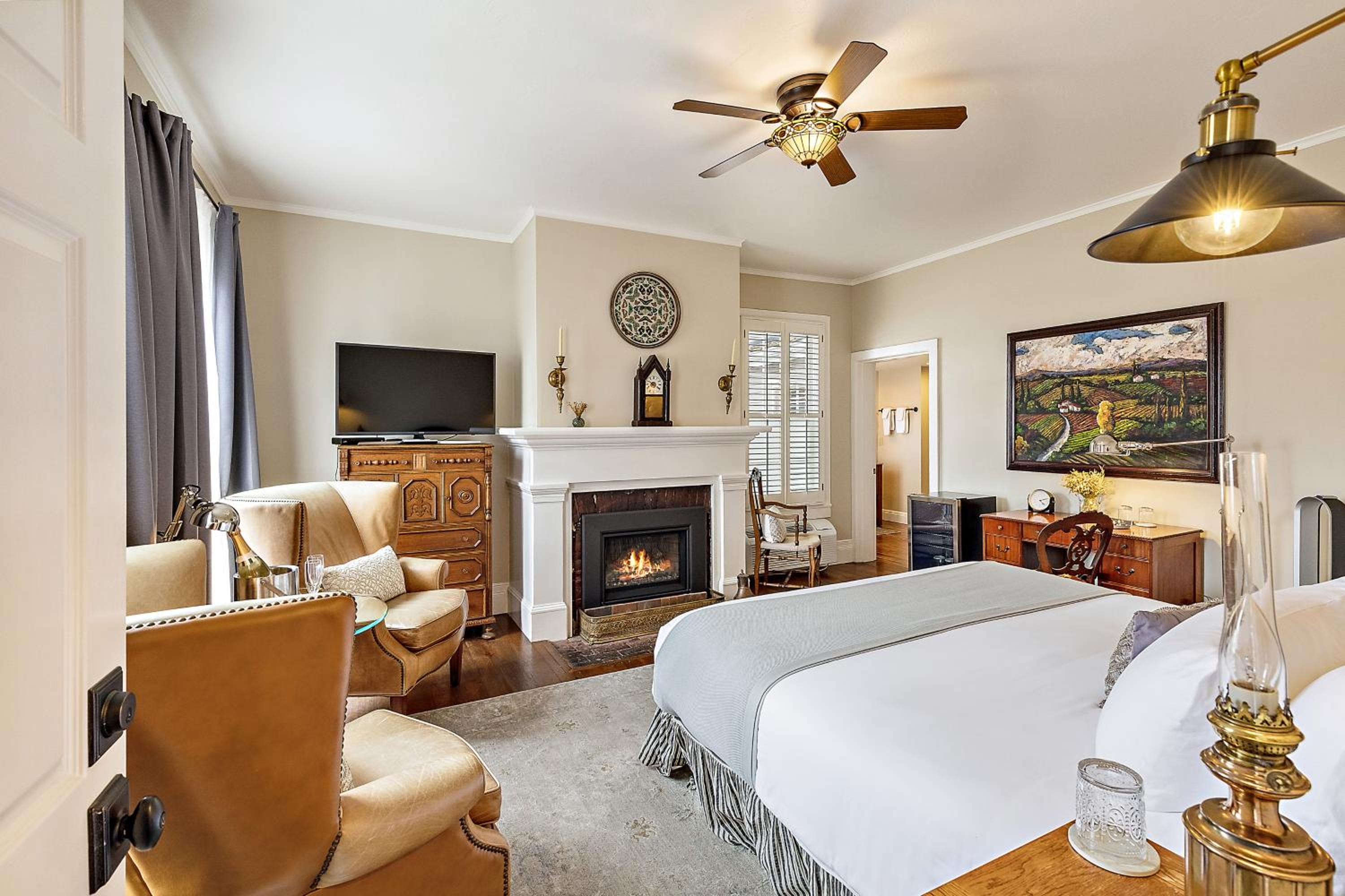 Deluxe King Room