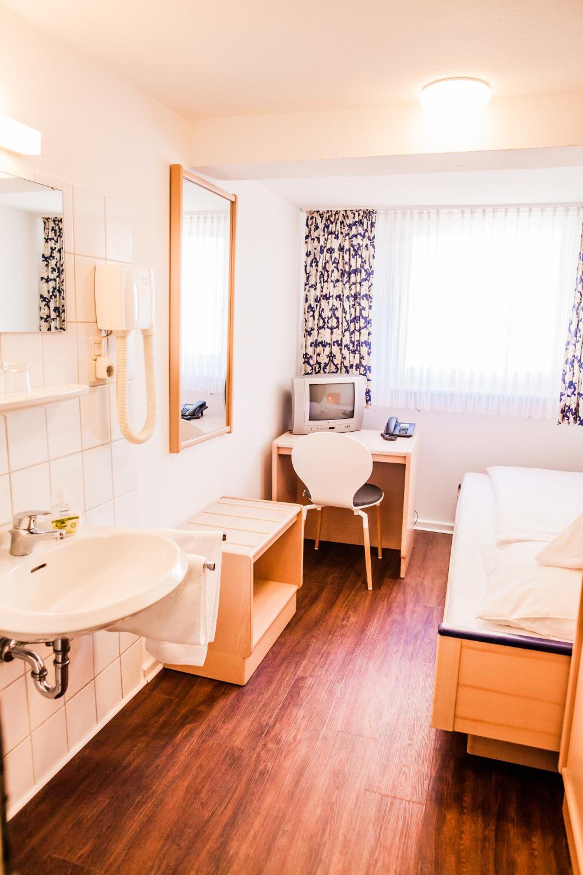 Single Room with Shared Bathroom