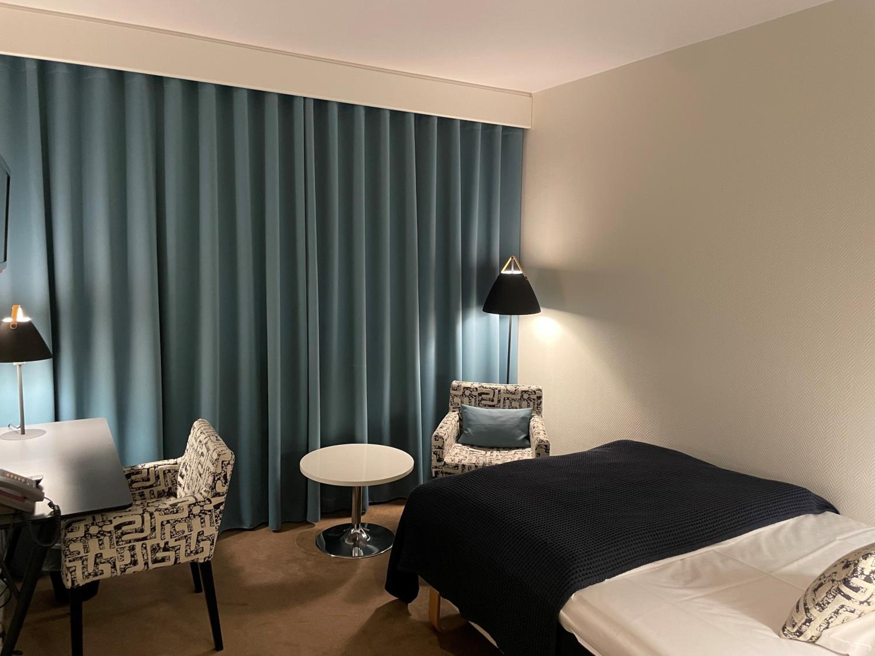 Balkon Petit (Bed 55 in) No Smoking, City View