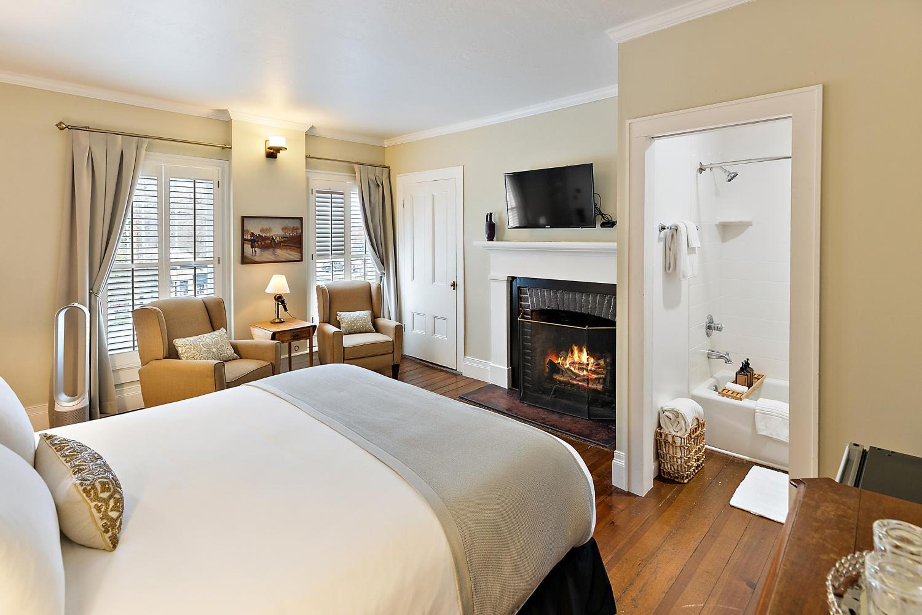 Deluxe King Room