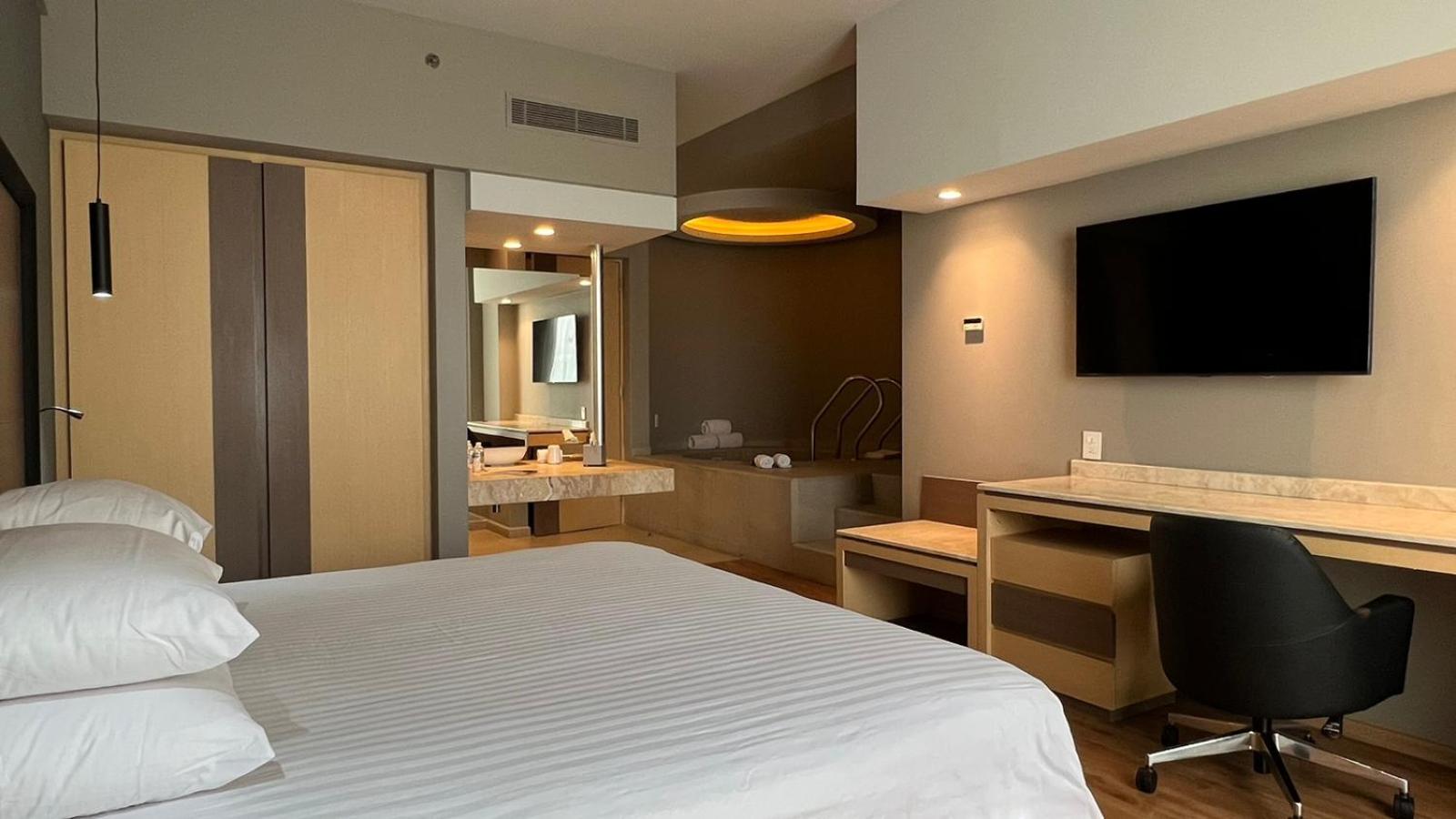 1 Kind Bed, Suite, Non-Smoking photo 1