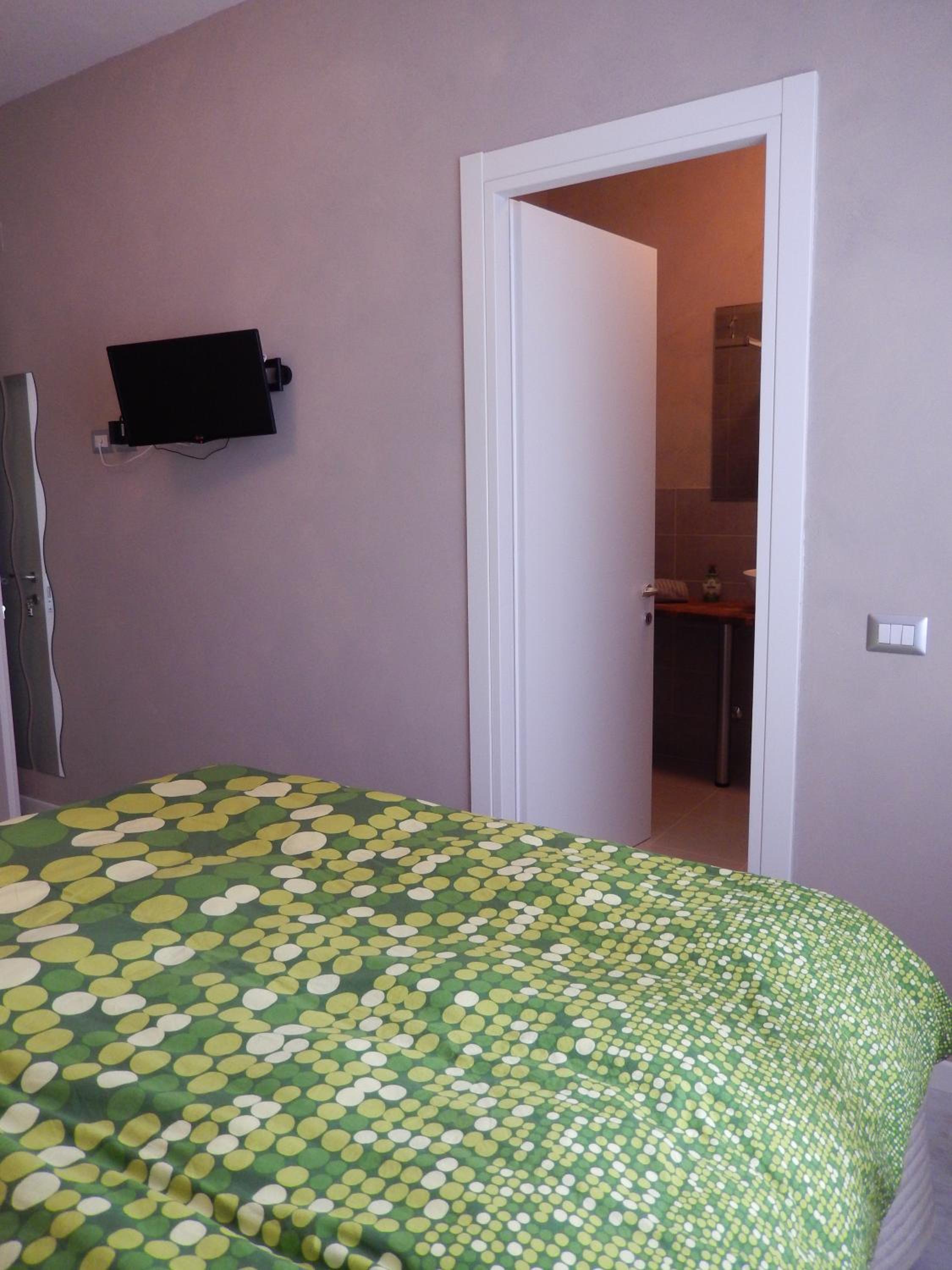 Queen Room with Sea View - Photo 10