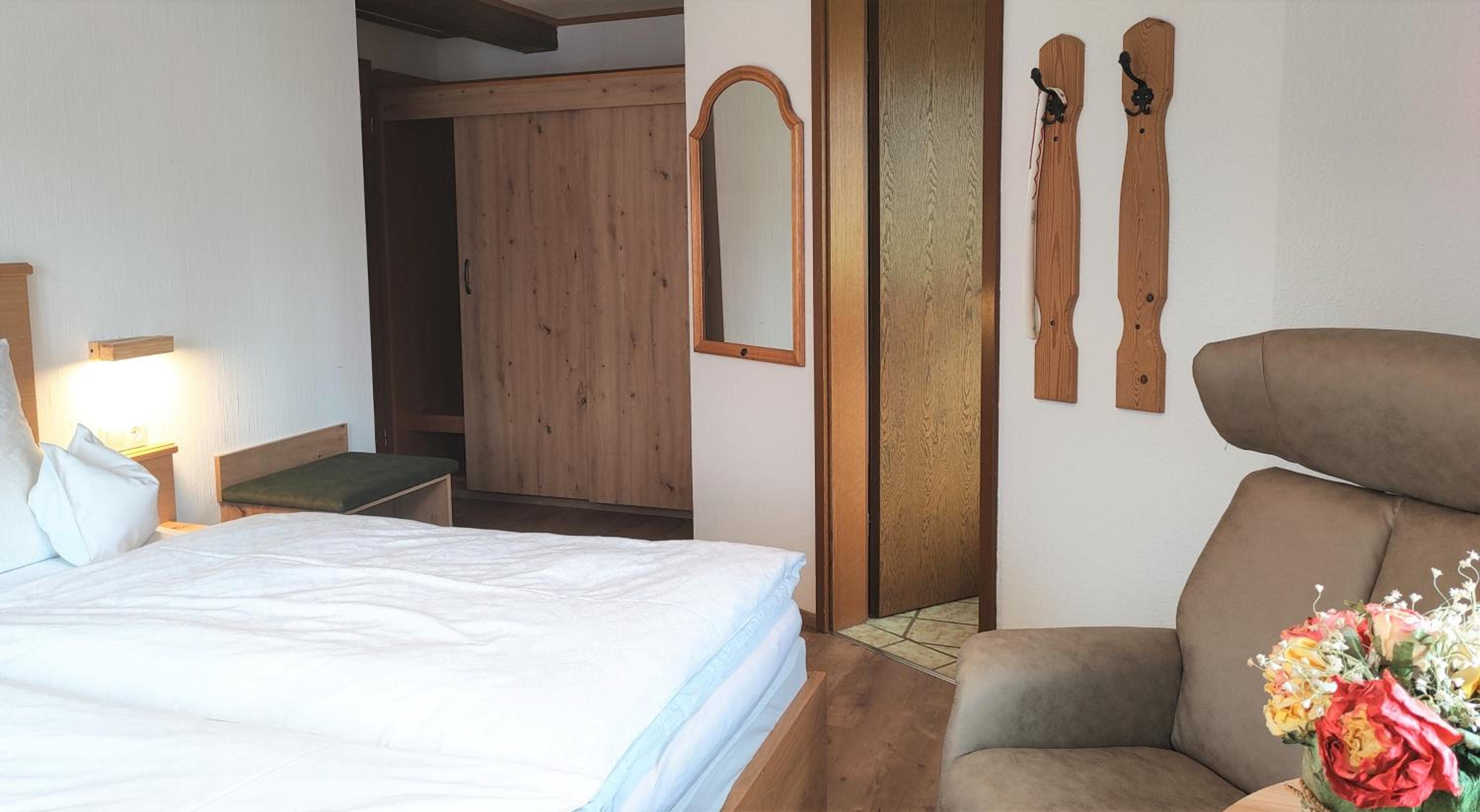 Double Room with Shared Bathroom photo 2
