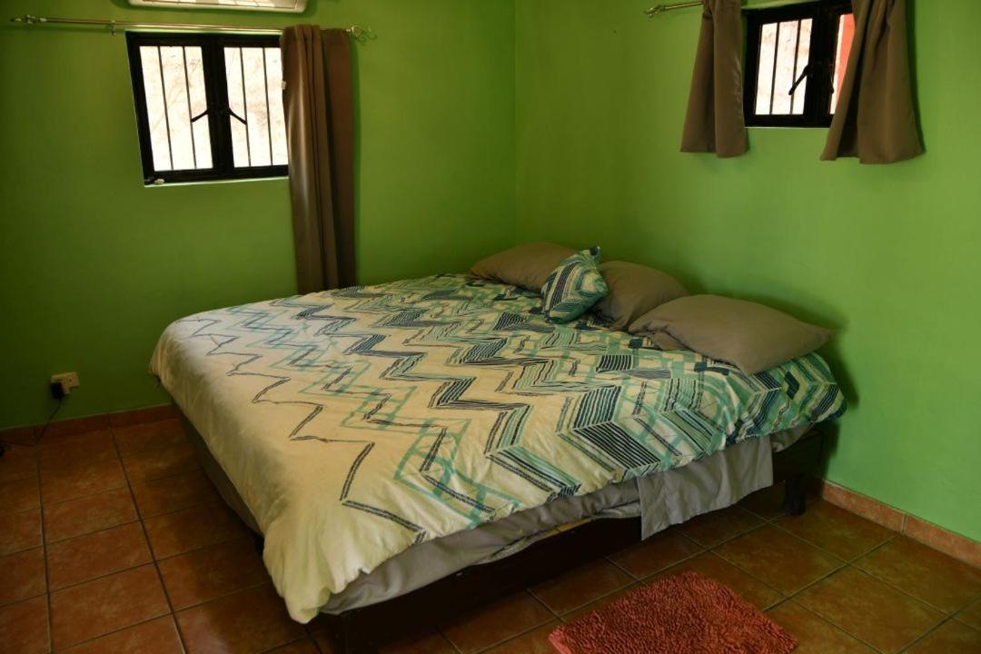 One-Bedroom House photo 1