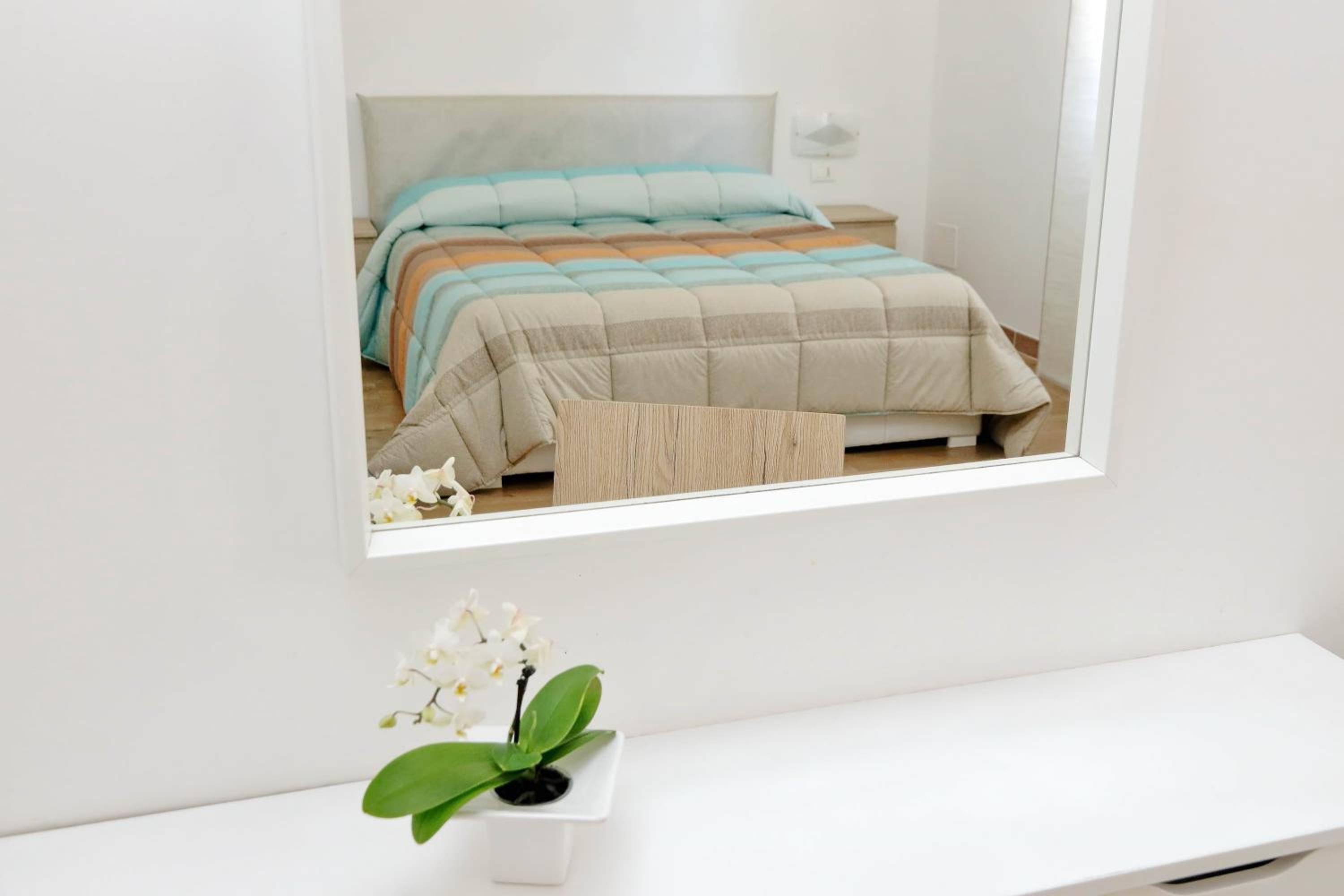 Comfort Room with Private Bathroom - Photo 1