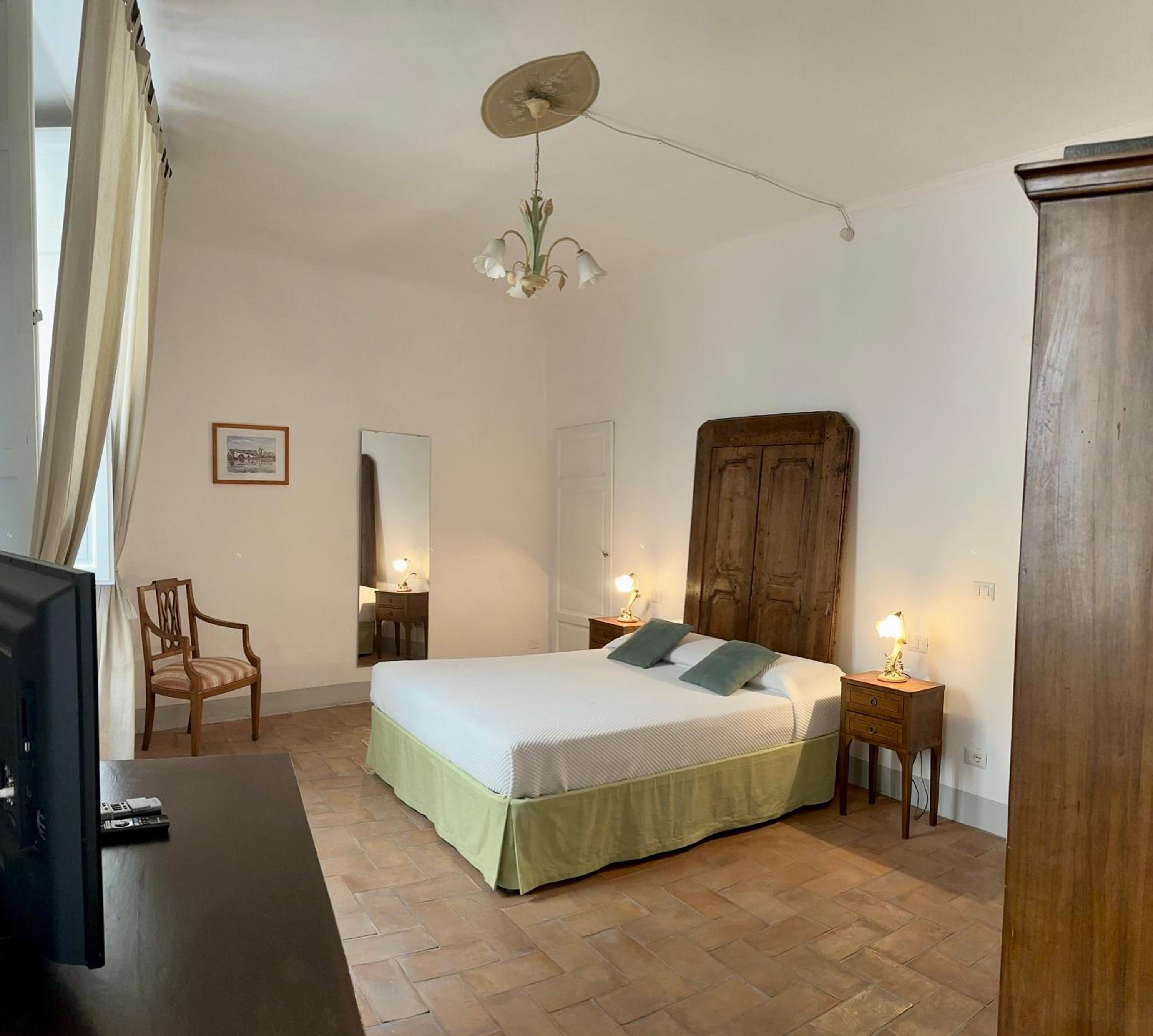 Standard Queen Room