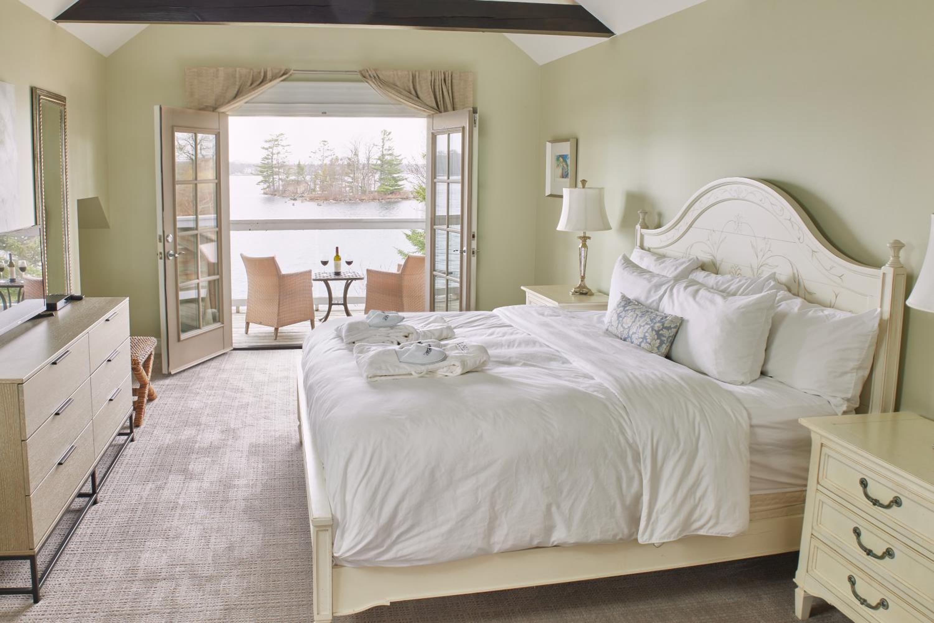 Executive Waterside King Loft - Non-Smoking