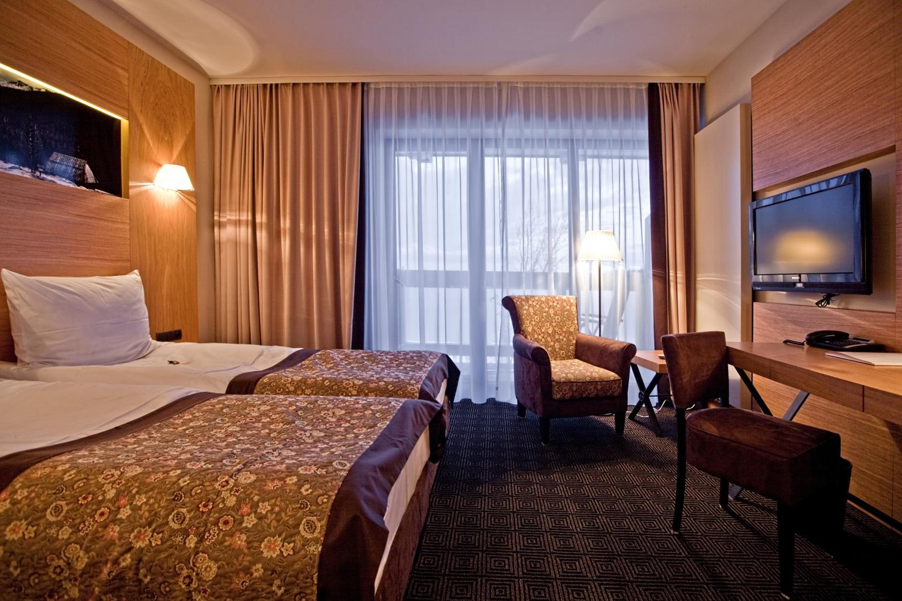 Standard Double or Twin Room with Balcony - Photo 5