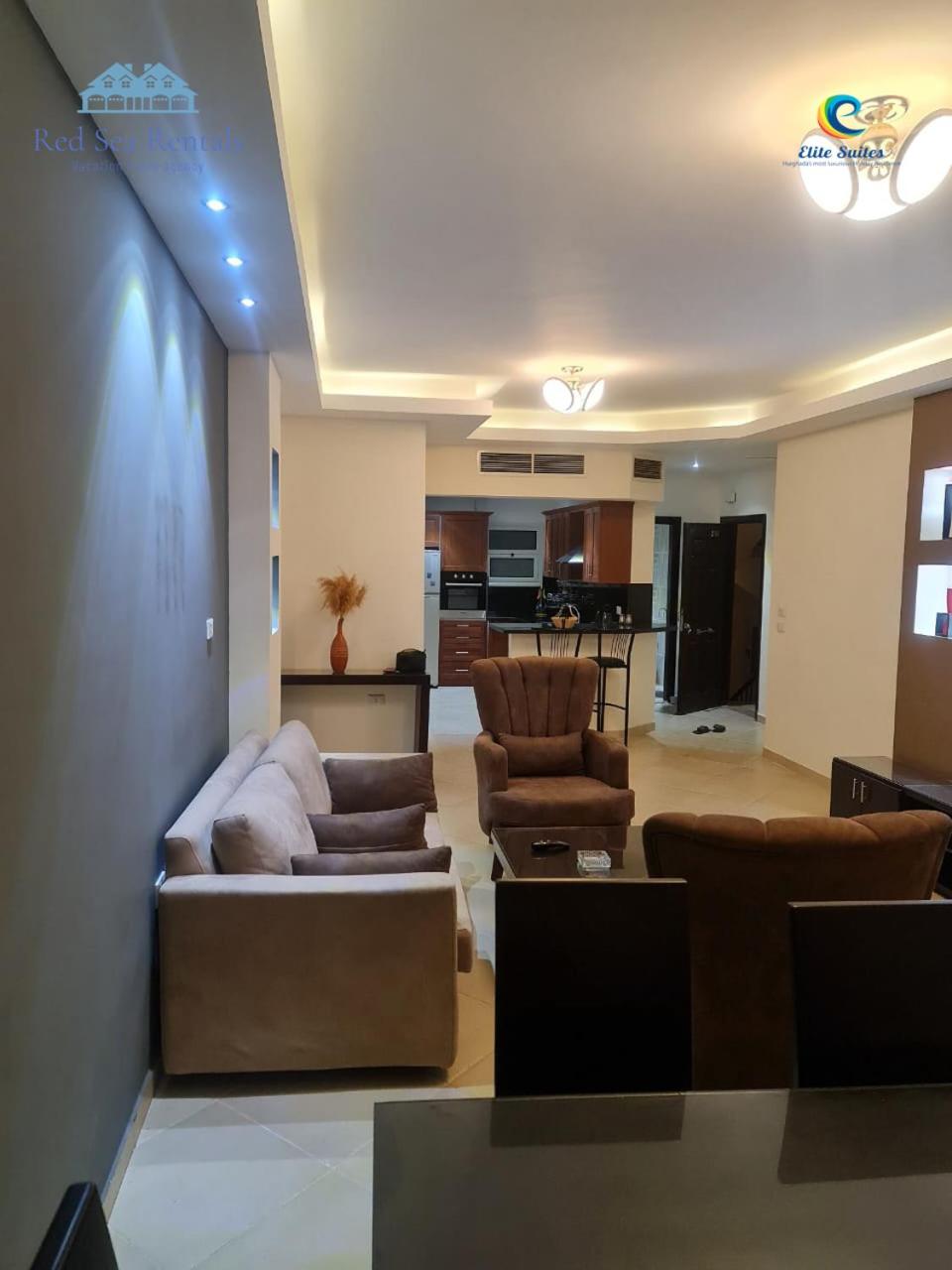 Two-Bedroom Apartment with Balcony and Sea View photo 3