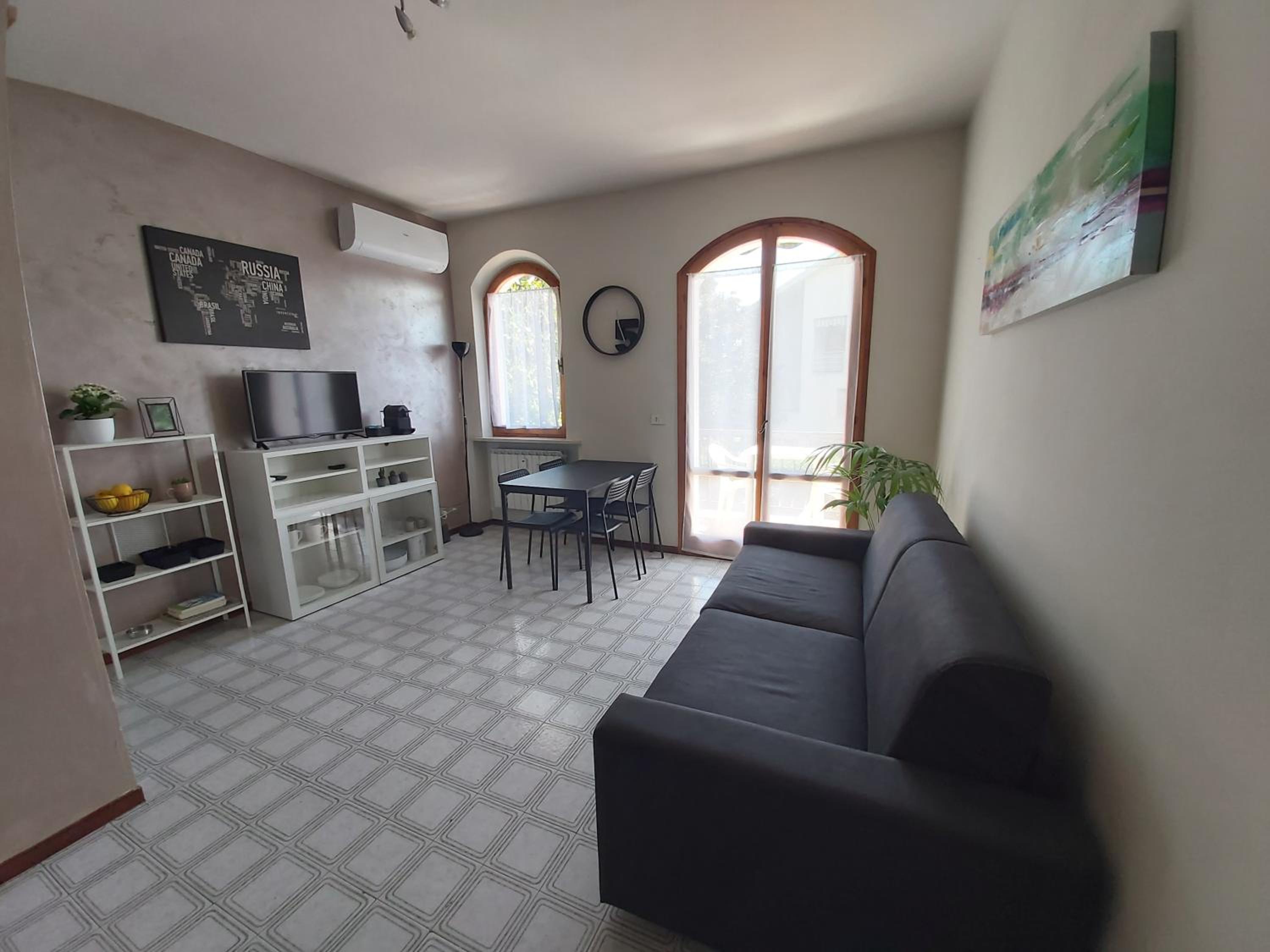 One-Bedroom Apartment photo 1