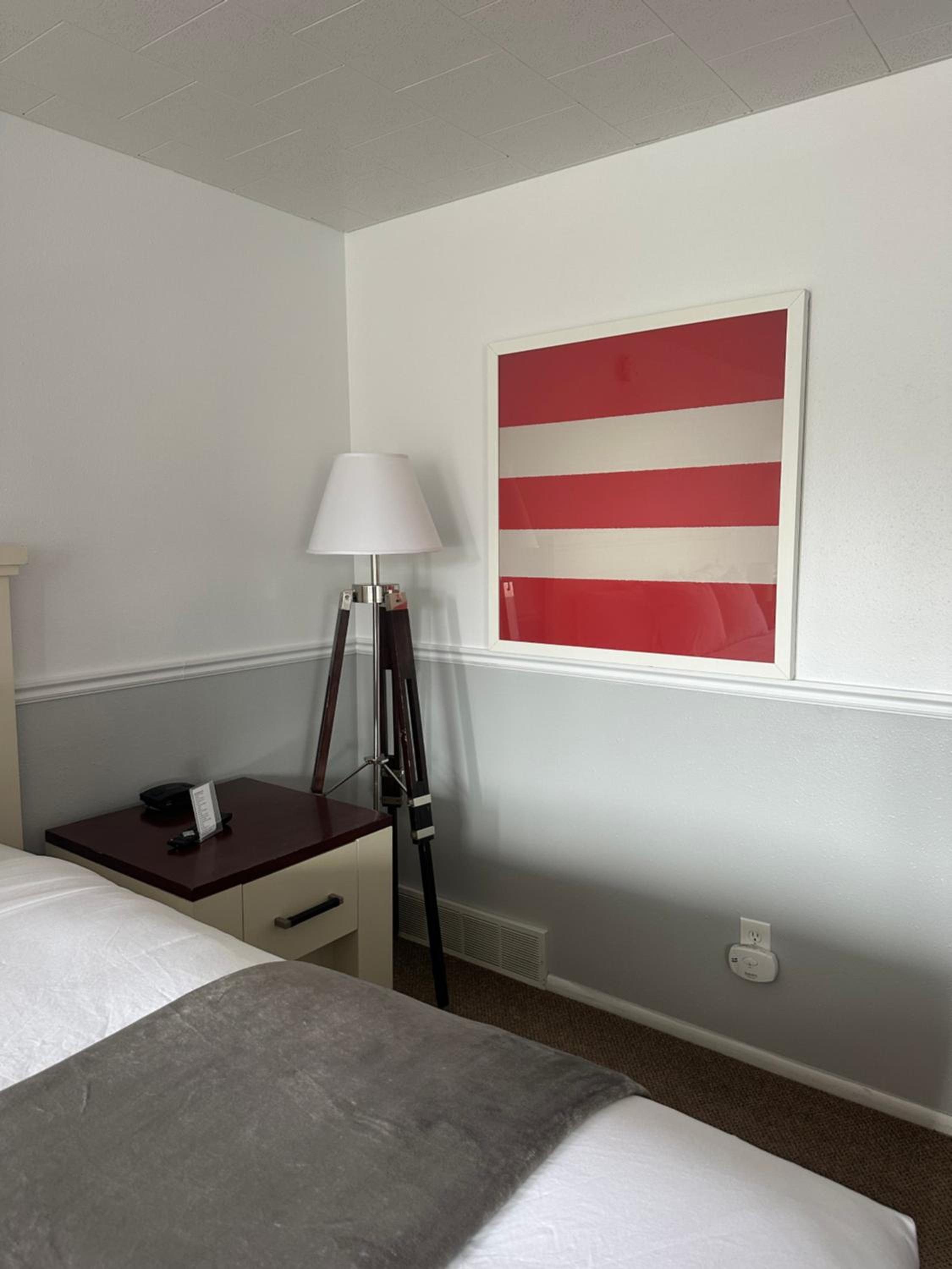 Queen Room photo 2