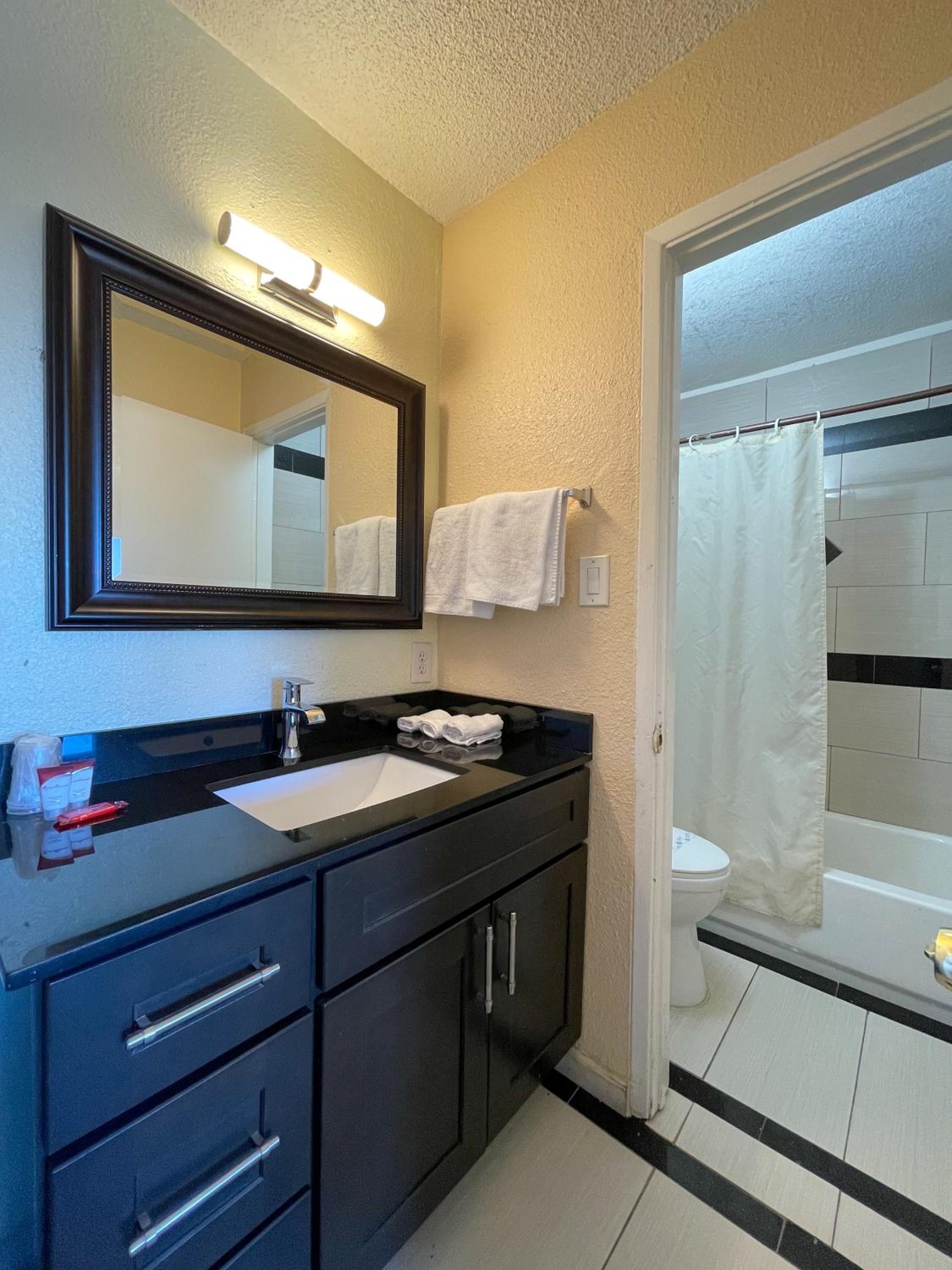 Double Room with Two Double Beds - Non-Smoking photo 2