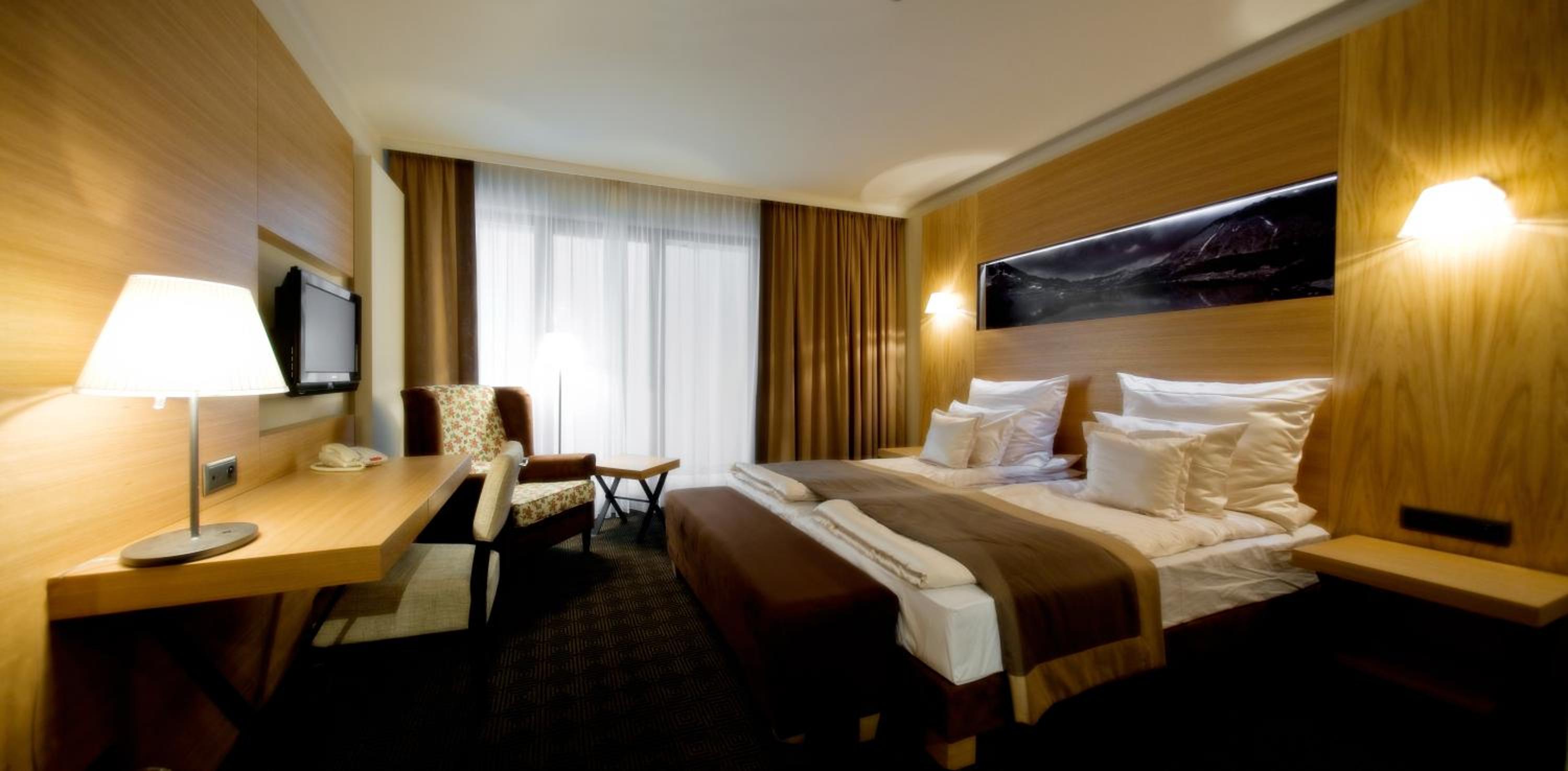 Standard Double or Twin Room with Balcony - Photo 2