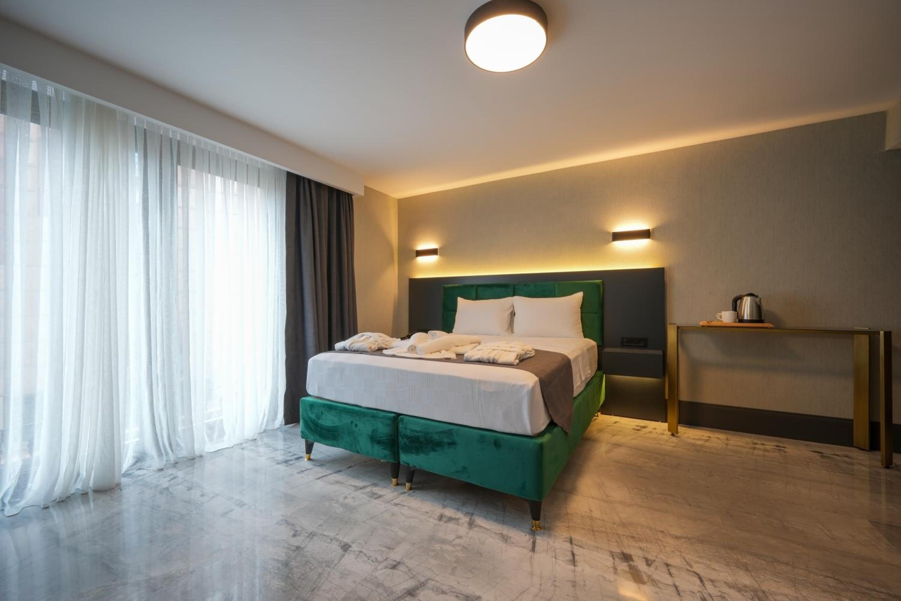 Deluxe Double Room with Bath photo 2