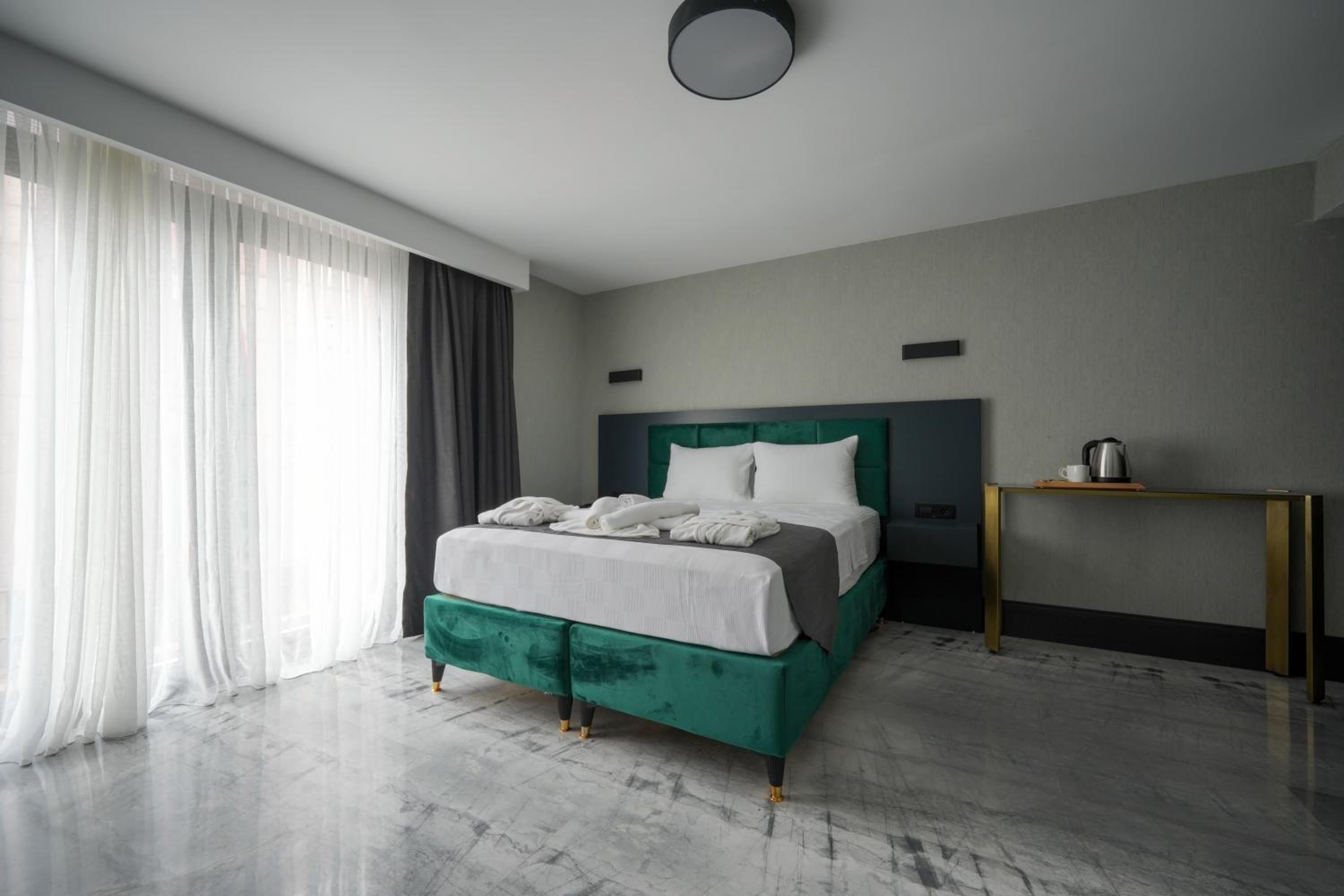 Deluxe Double Room with Bath photo 3