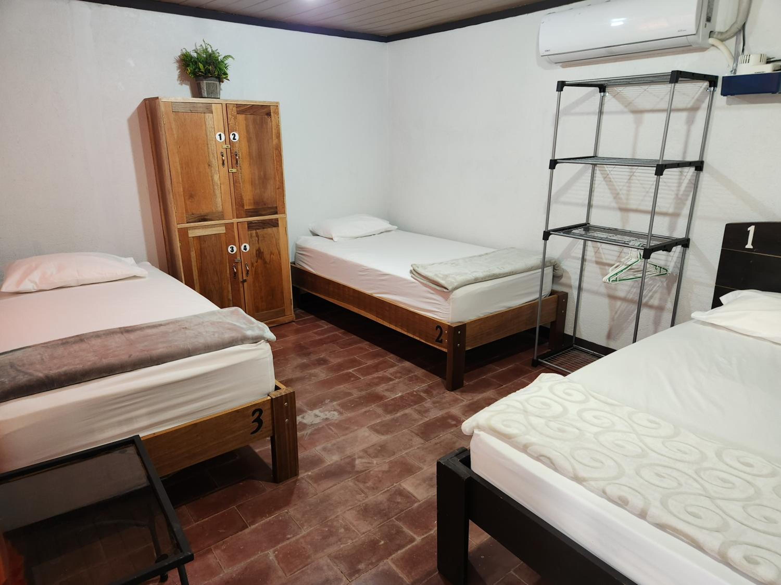 Economy Quadruple Room photo 2