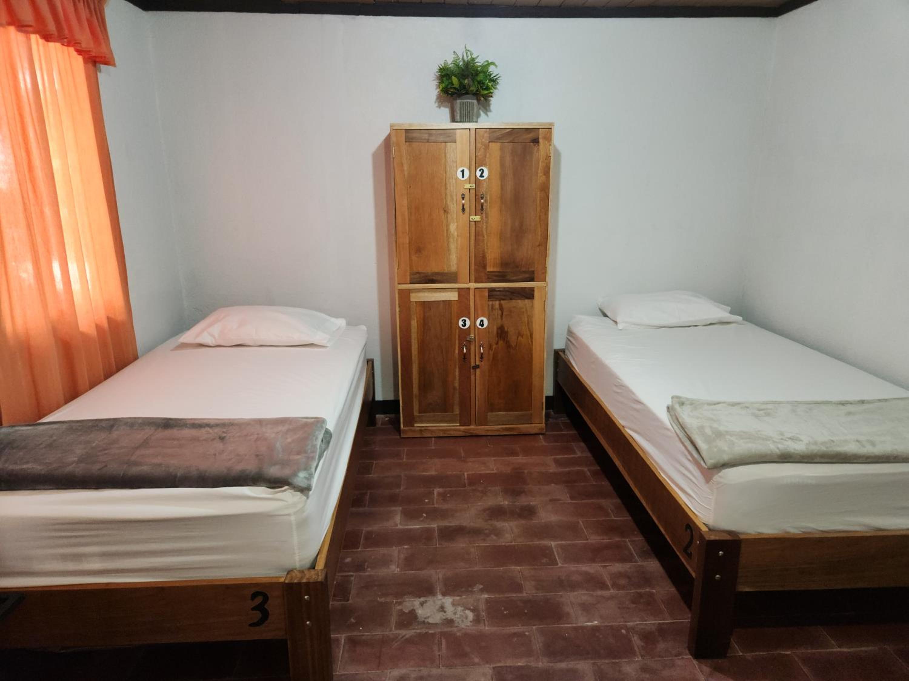 Economy Quadruple Room photo 3