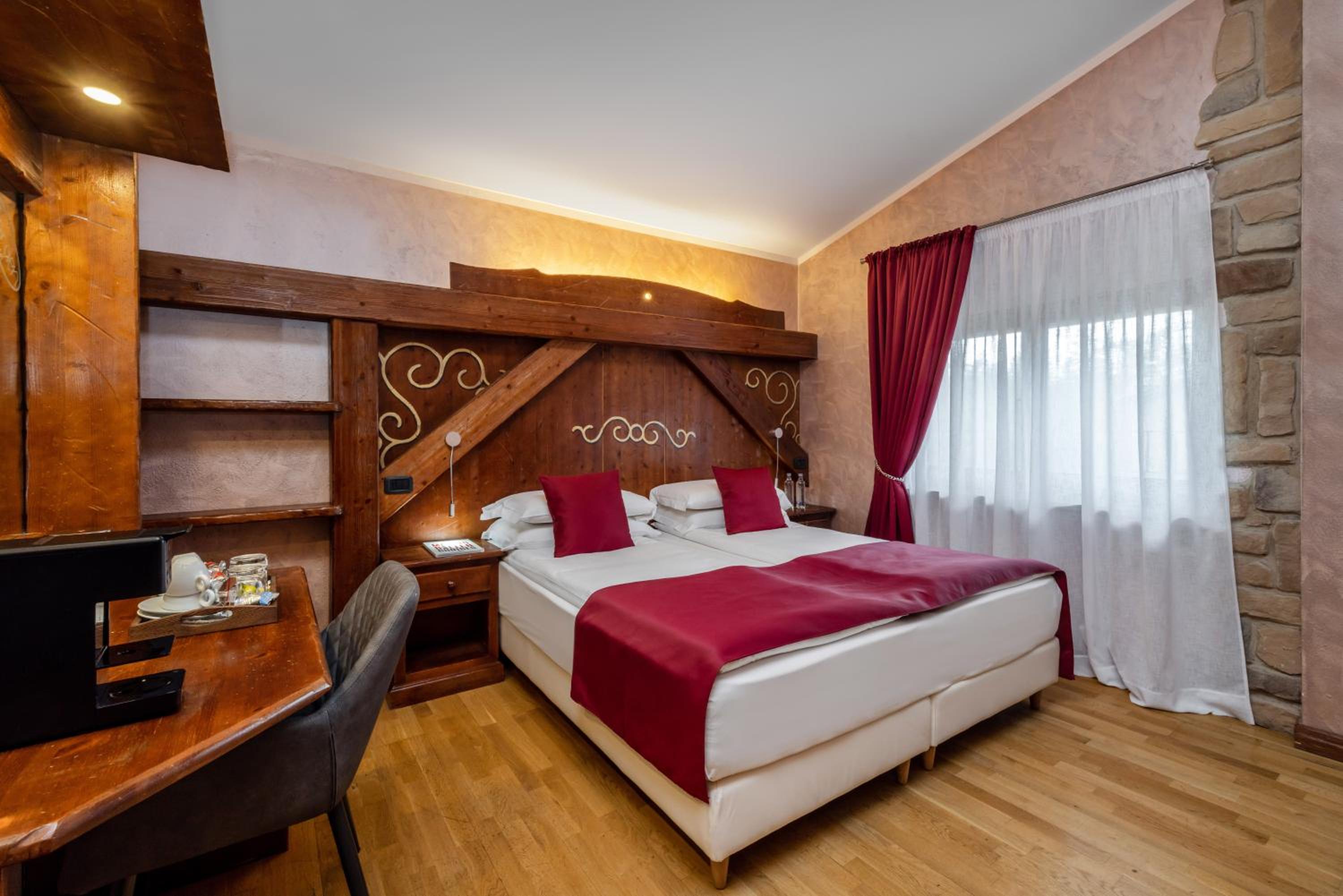 Deluxe Double Room - Photo 8