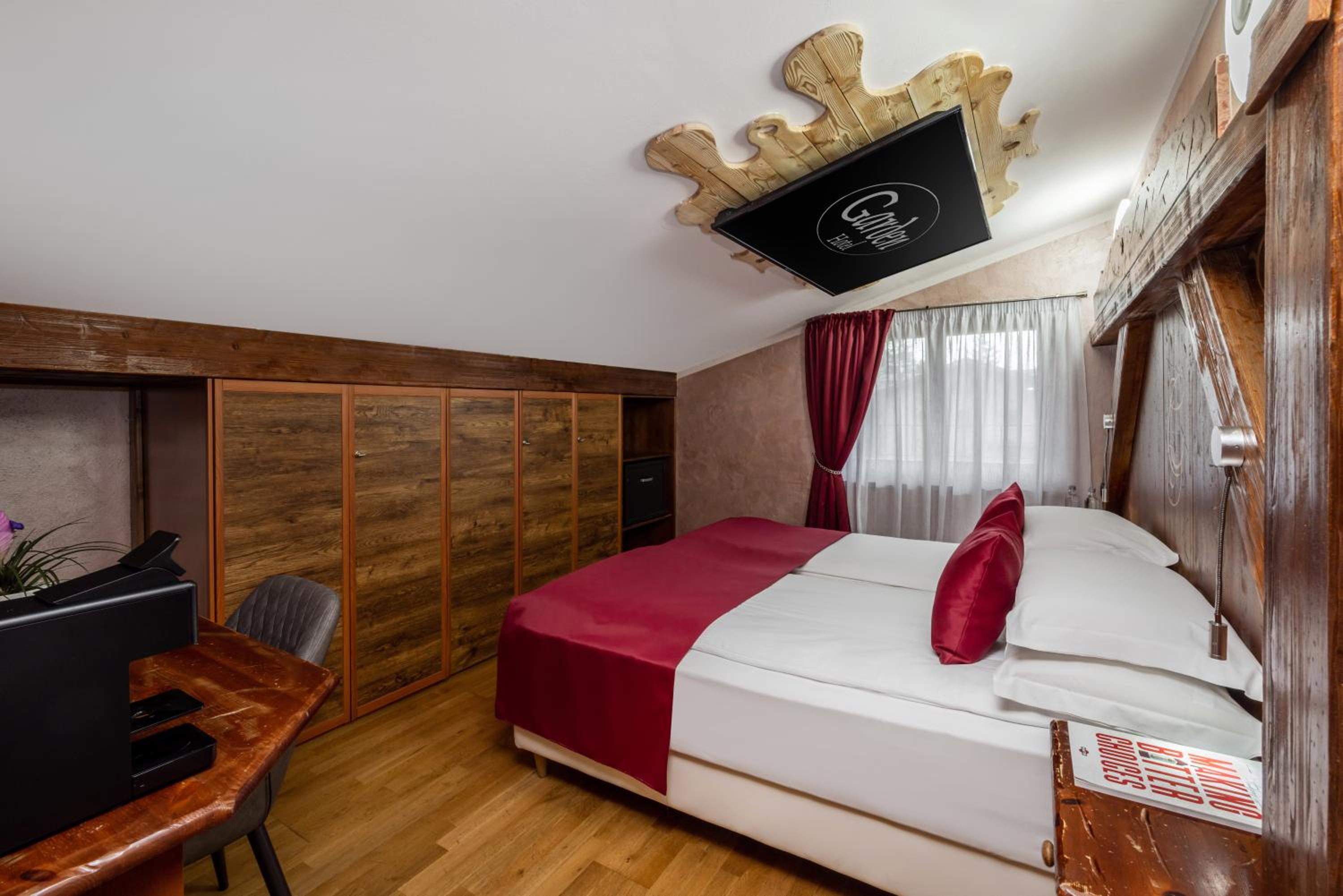 Small Double Room - Photo 1