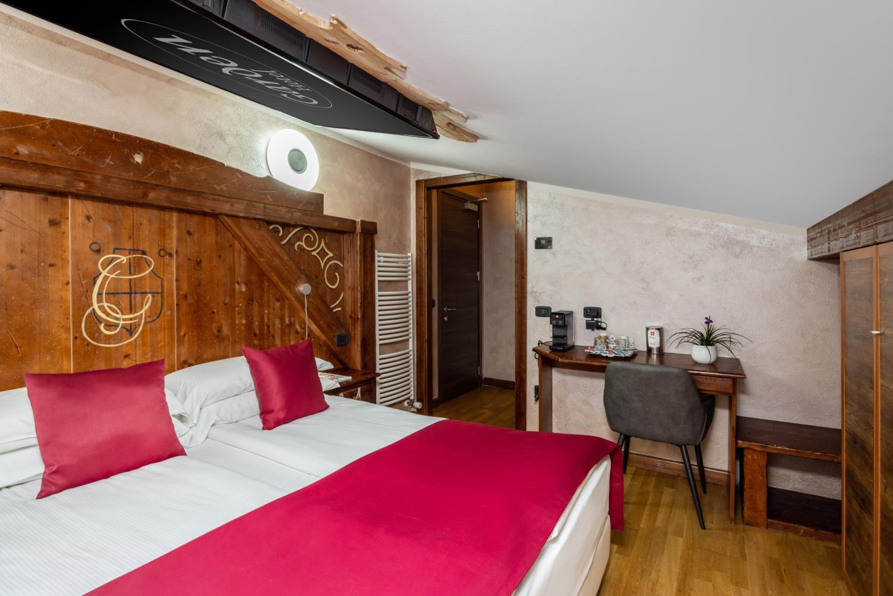 Small Double Room - Photo 8
