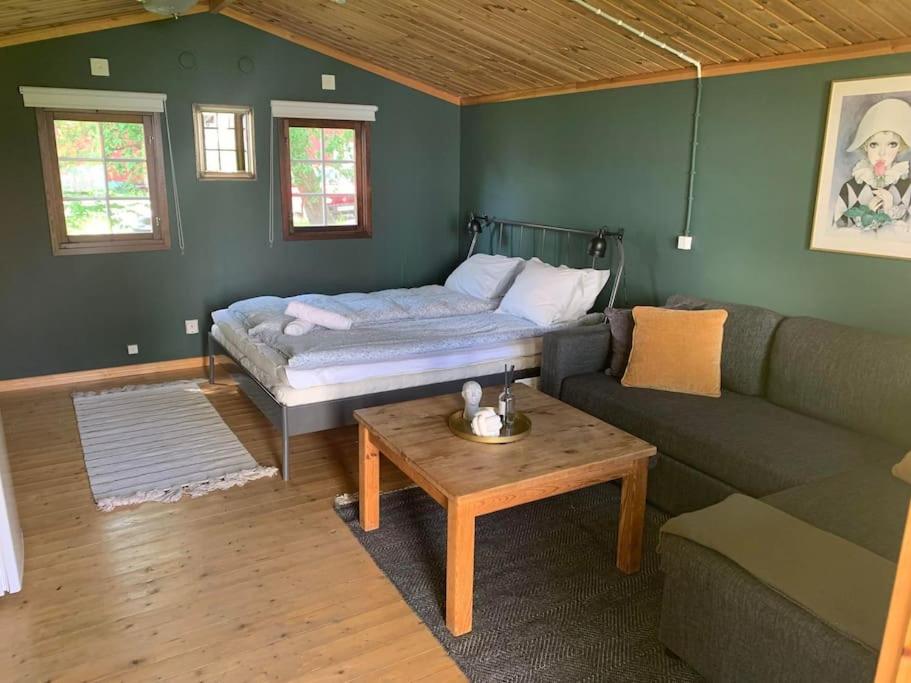 One-Bedroom House photo 1