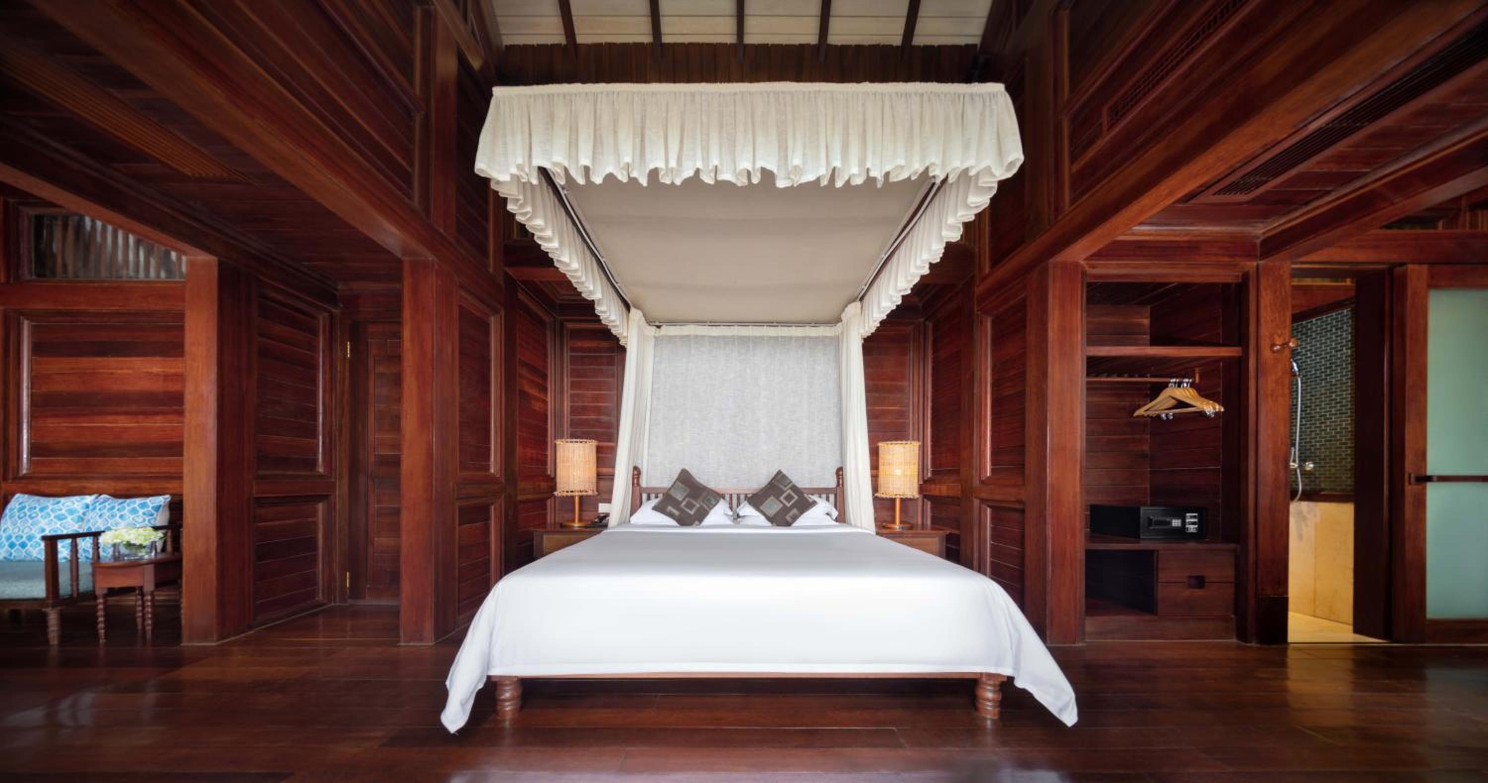 Triple Villa (Extra Large Bed + Sofa Bed) – with Oversize Gazebo