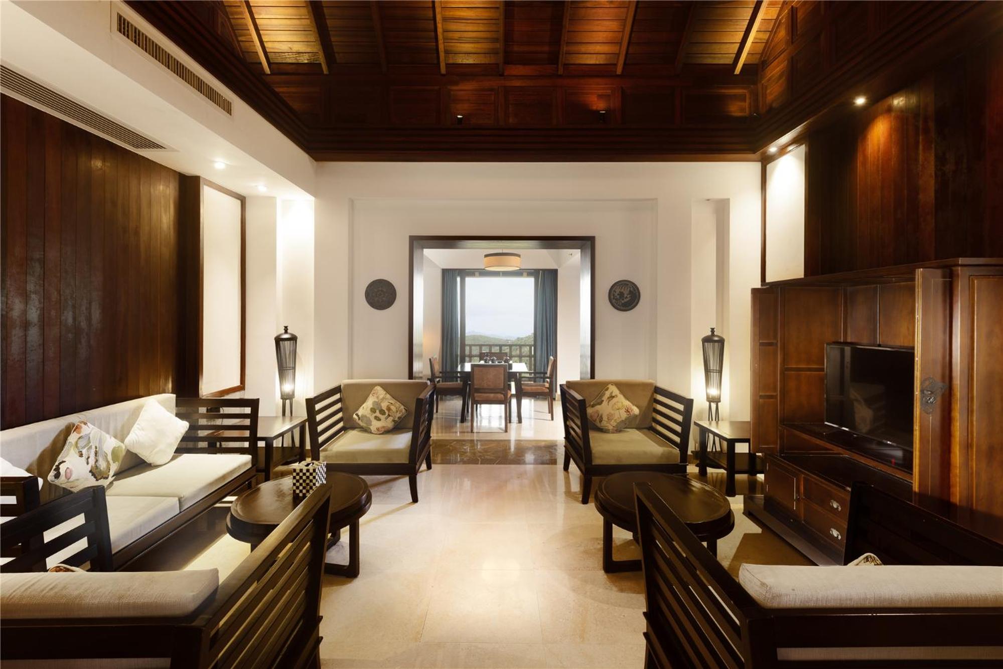 Phenix Deluxe Pool View Suite Room