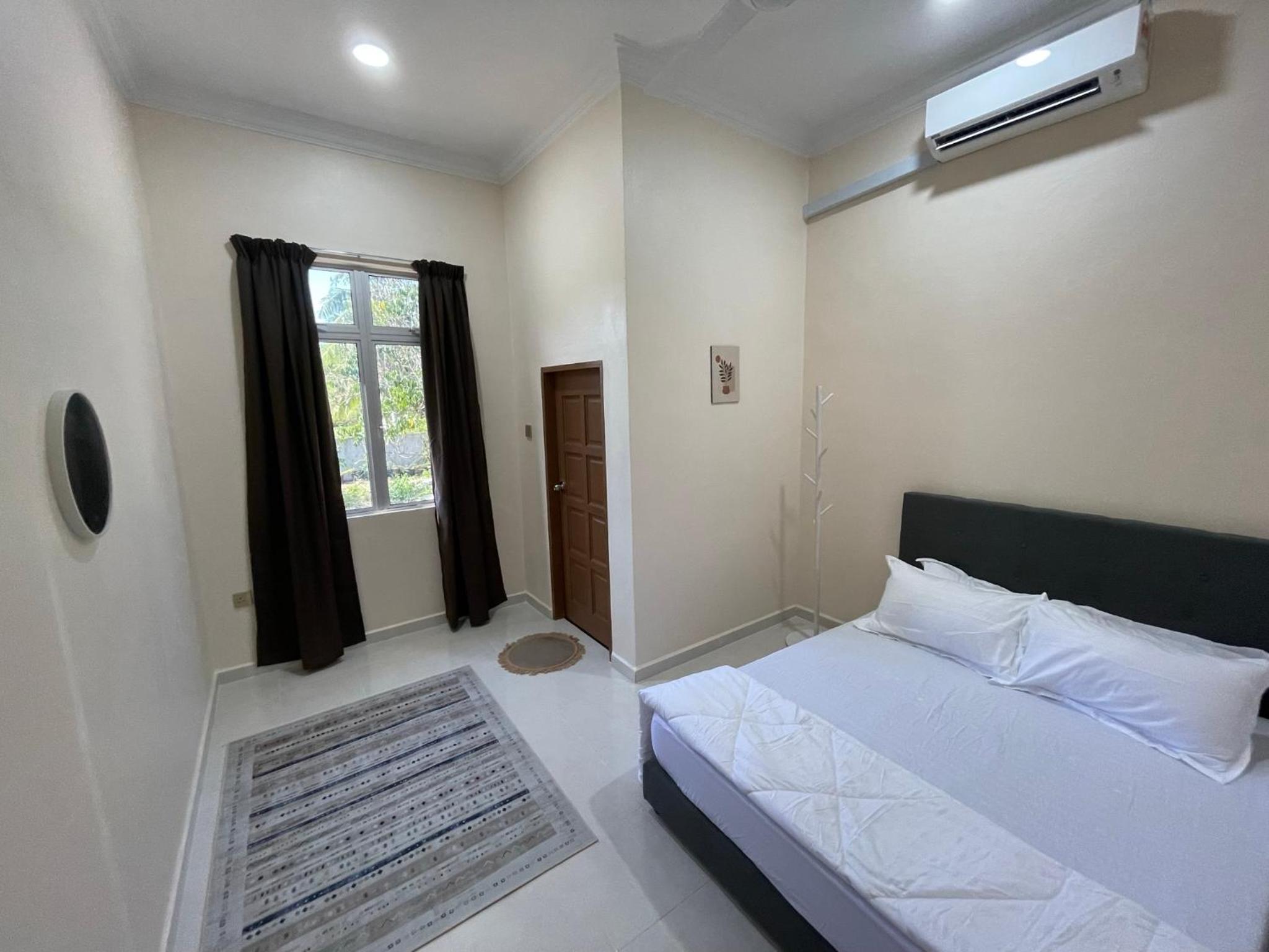 Three-Bedroom House photo 1