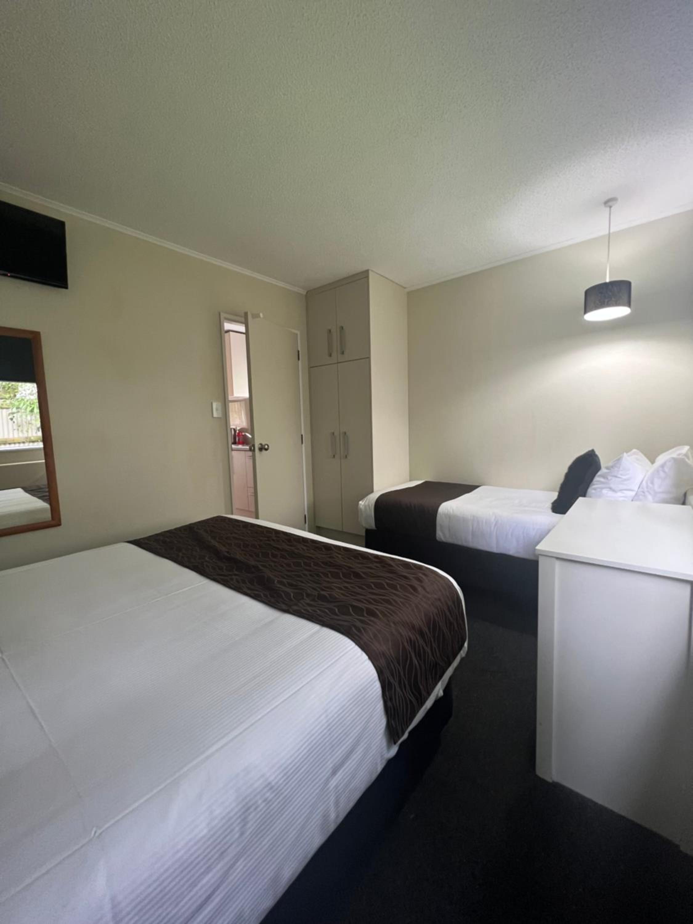 One-Bedroom Apartment - Photo 2