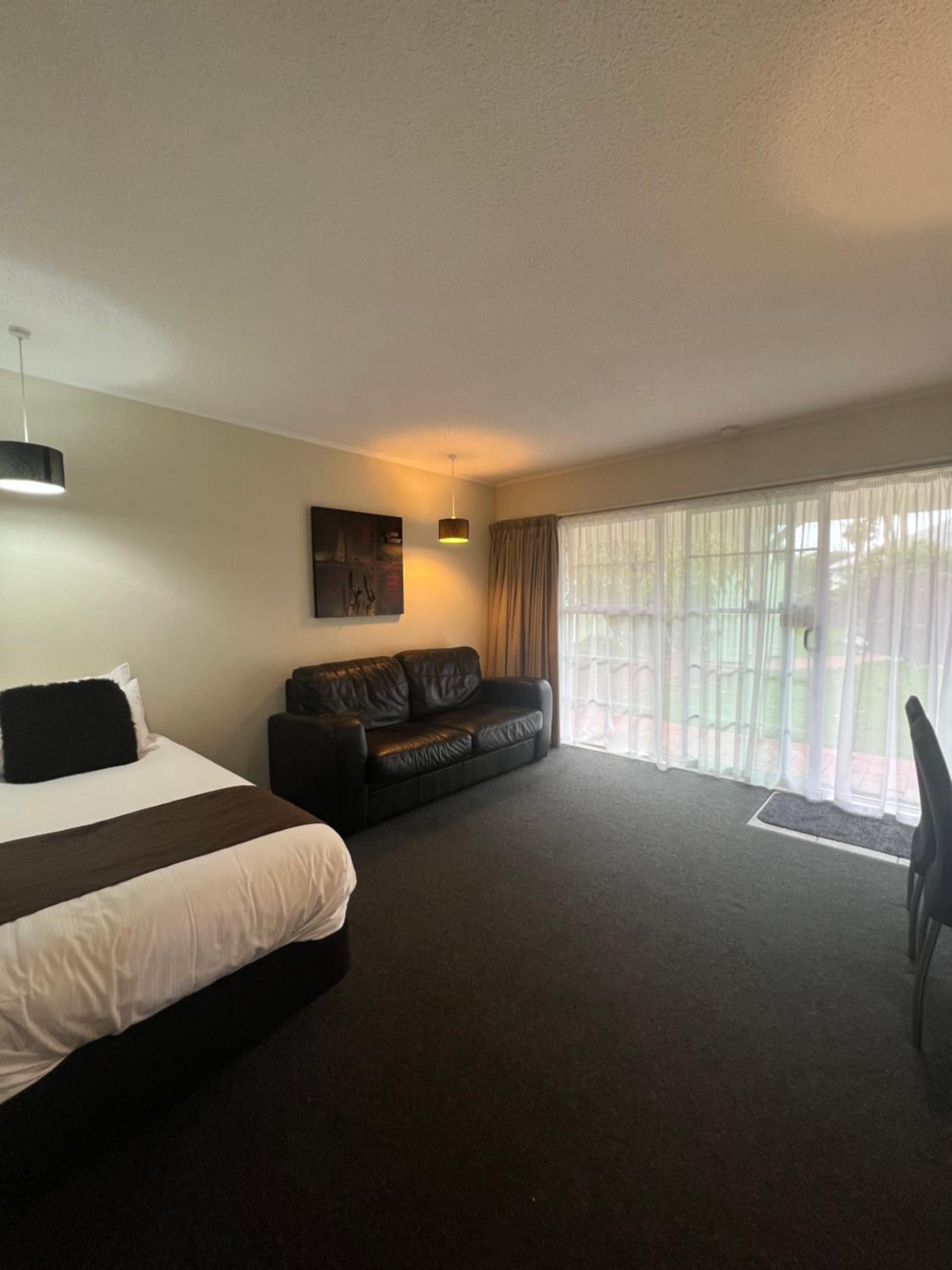 One-Bedroom Apartment - Photo 6