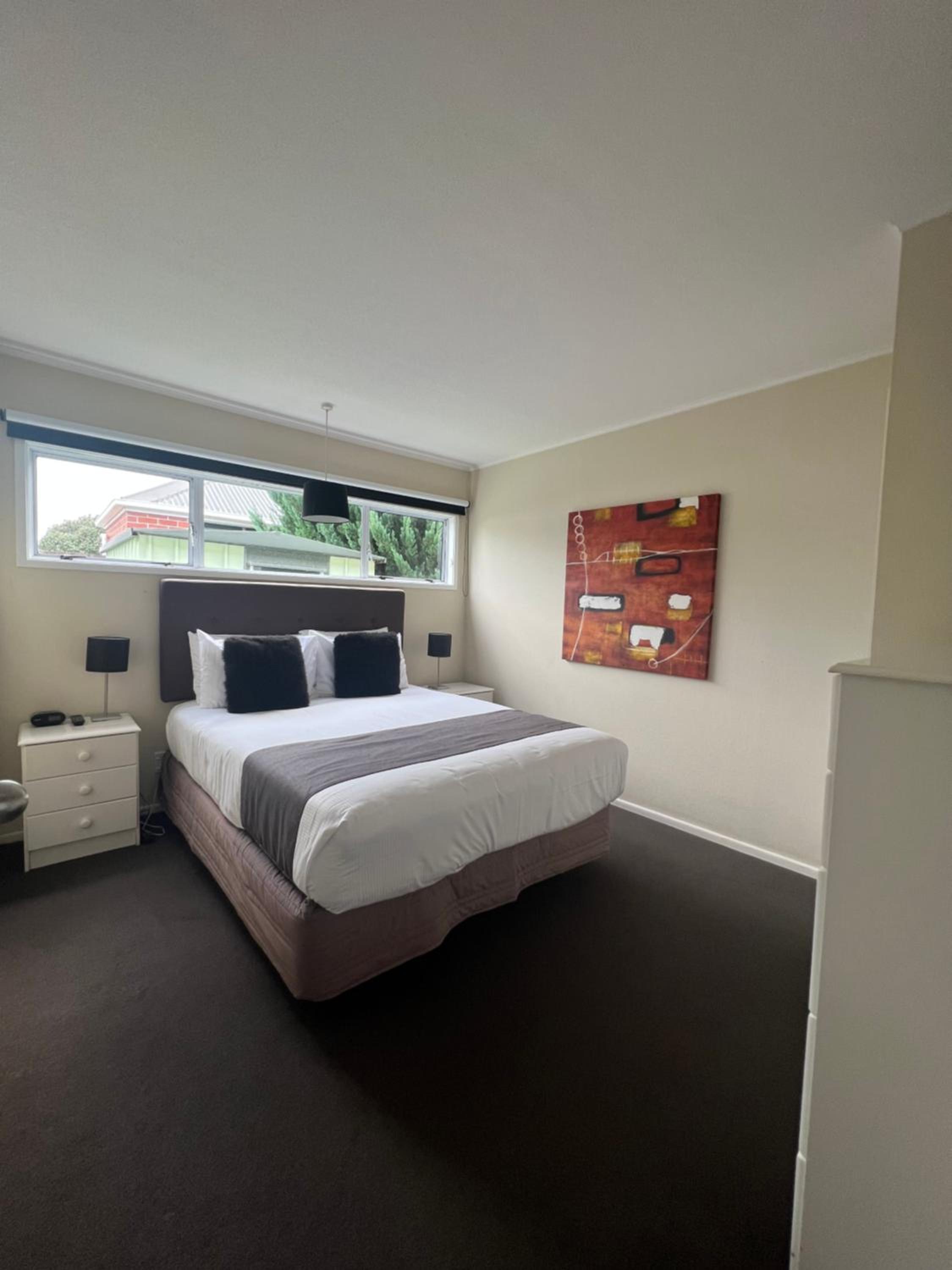 Two-Bedroom Apartment - Photo 9